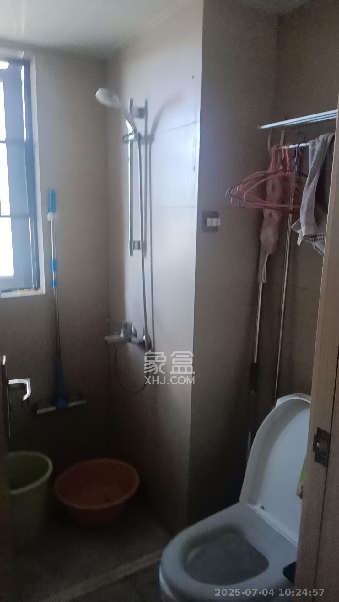 时代年华  4室2厅2卫   3500.00元/月室内图