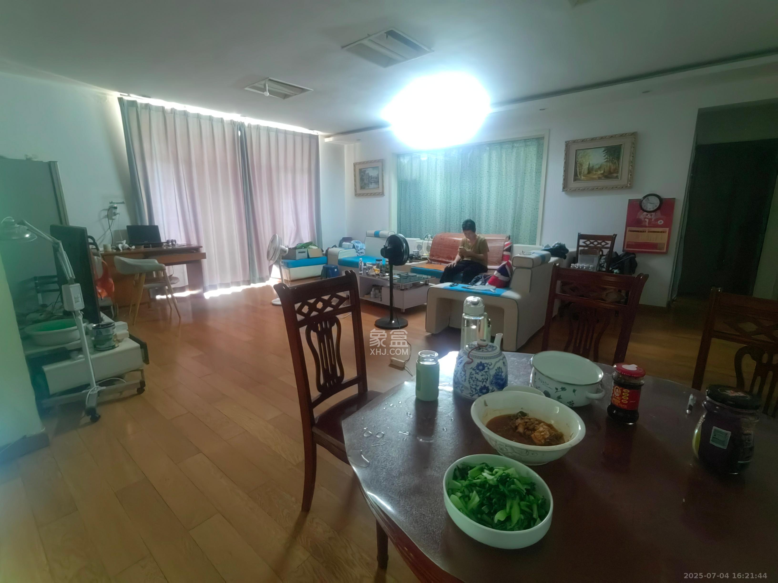 维一星城  3室2厅2卫   3600.00元/月室内图