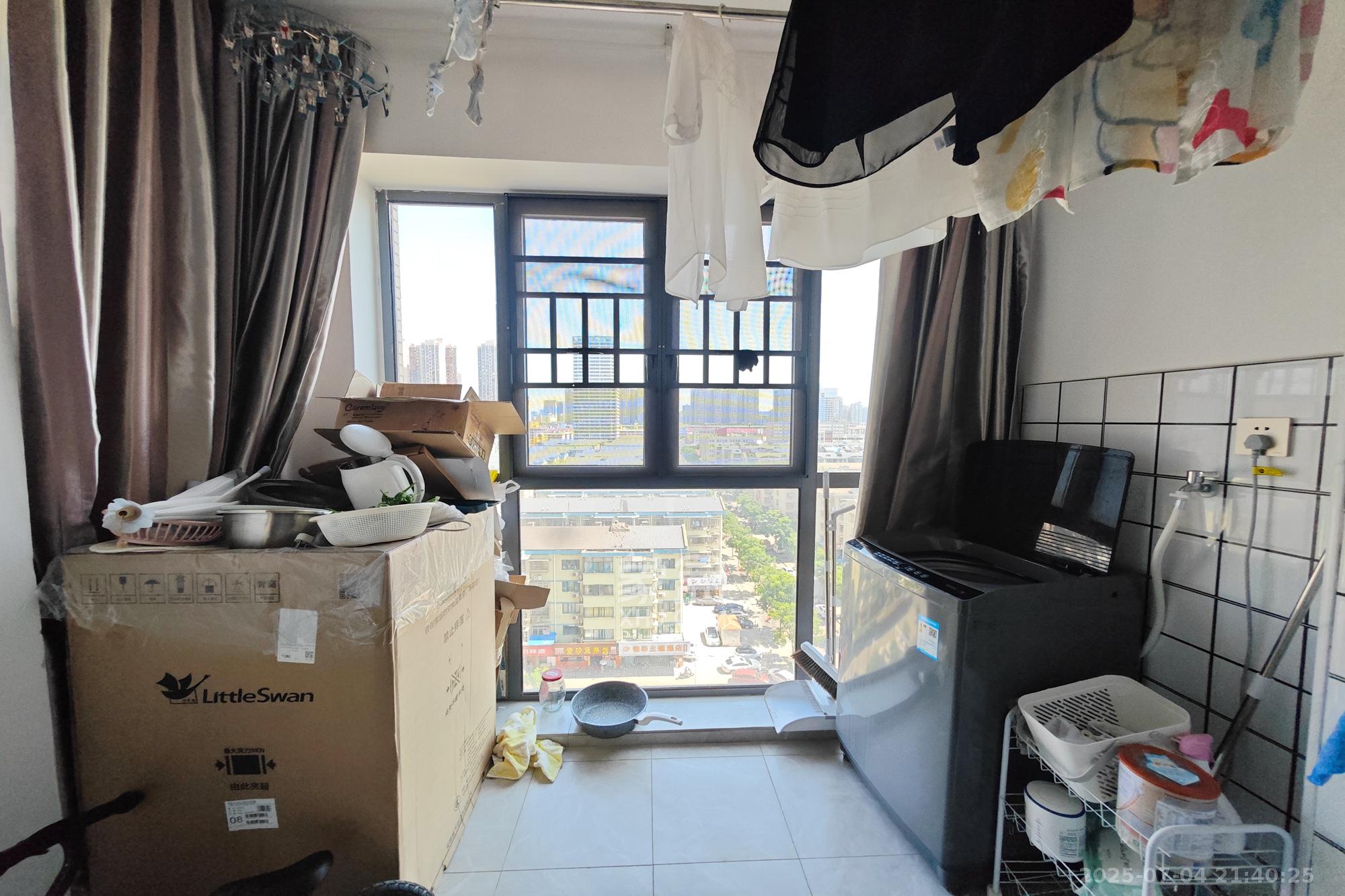 新城新世界四期柏樾  3室2厅2卫    125.8万阳台