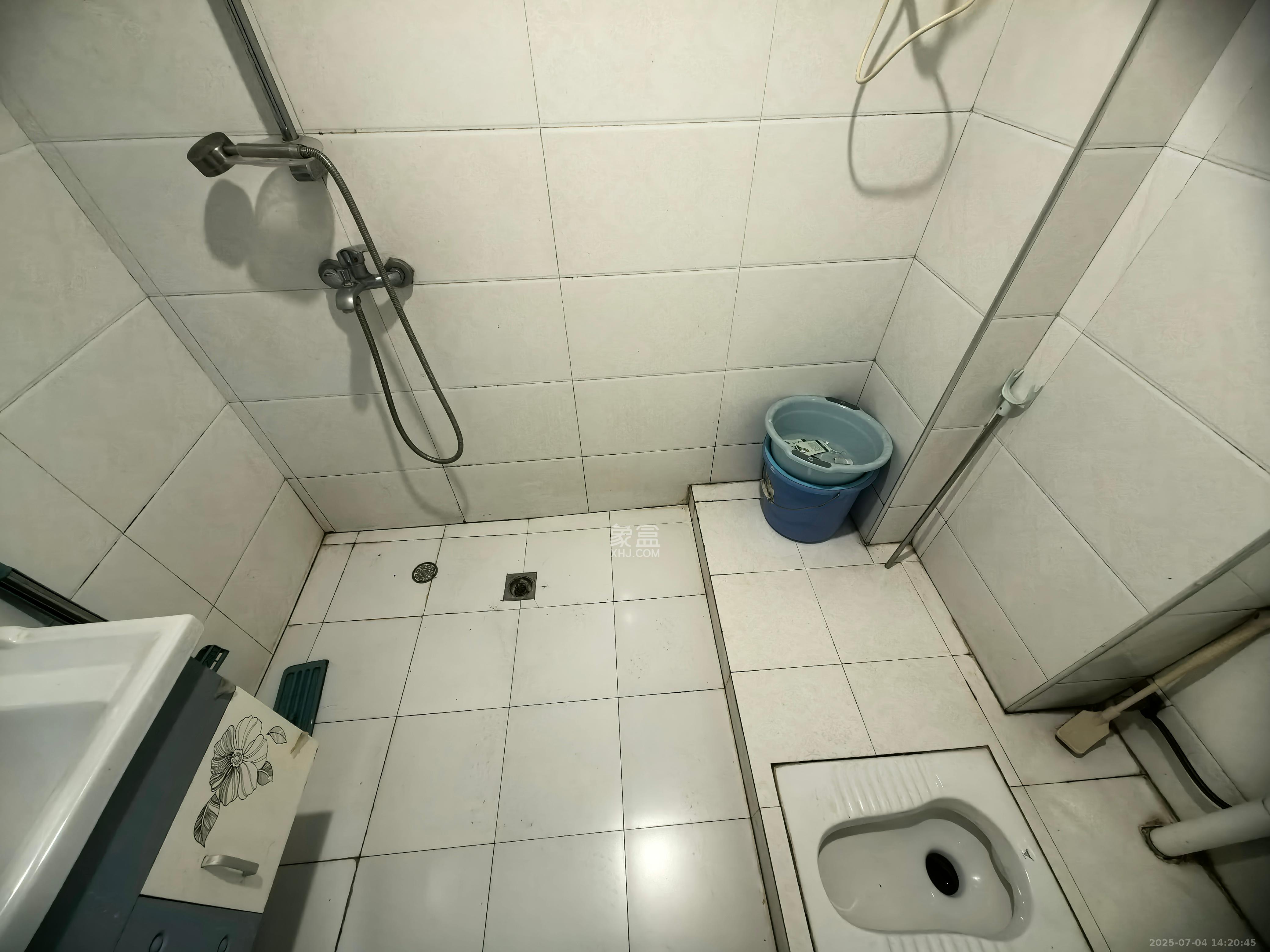 剑桥名门  1室1厅1卫   1300.00元/月室内图