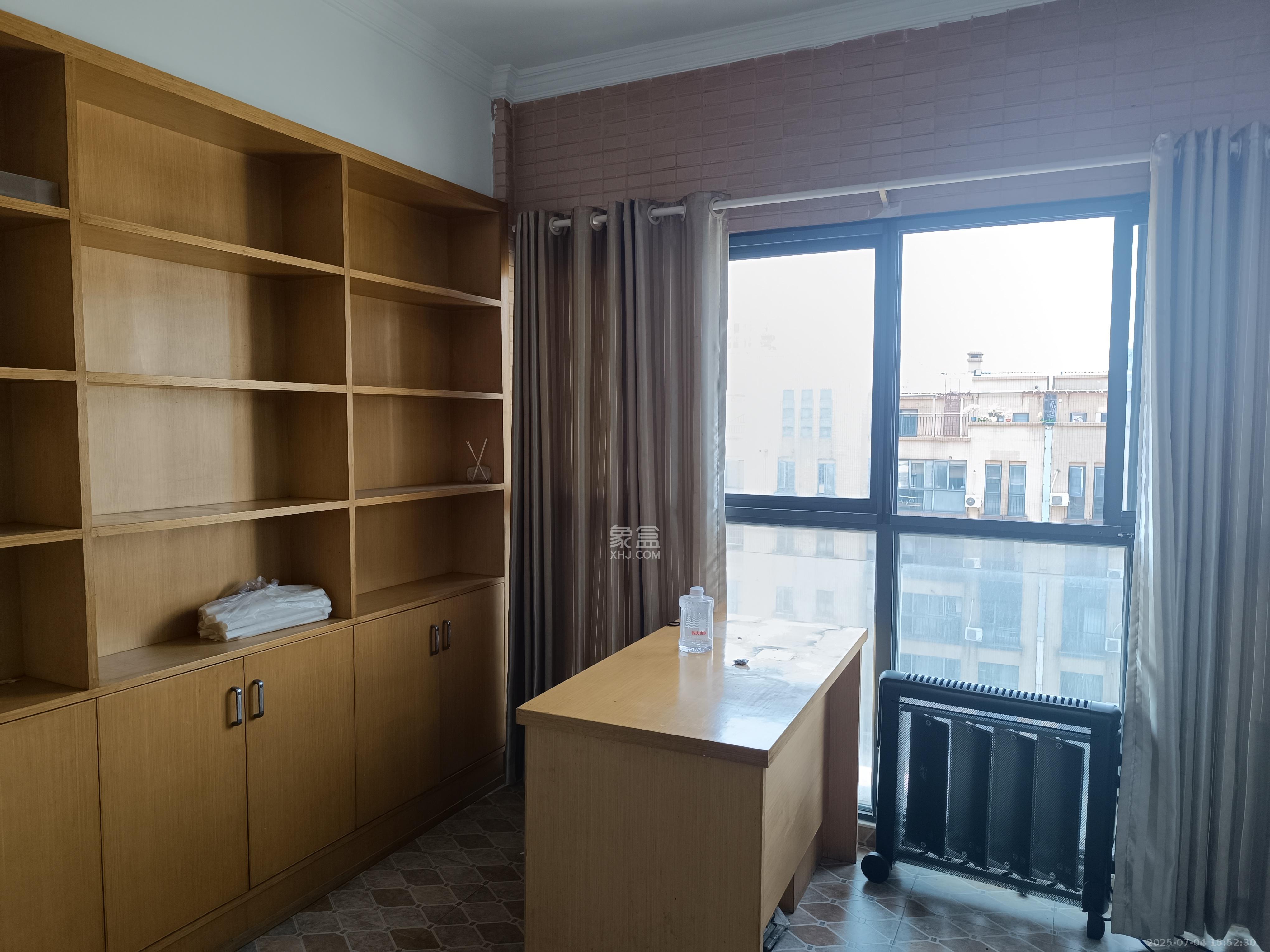 中城丽景香山园  3室2厅2卫   3500.00元/月室内图