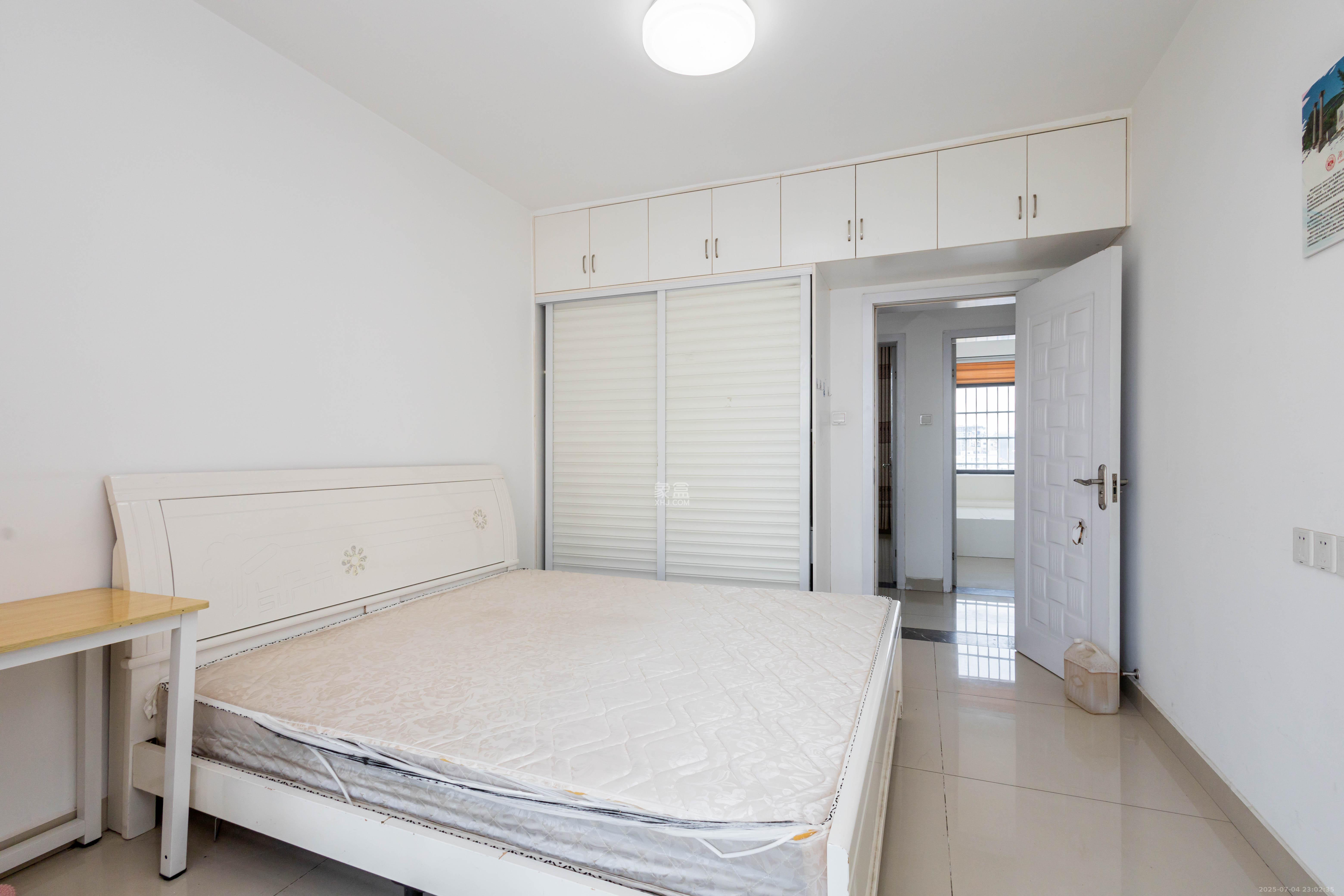 湘楚华庭 3室2厅1卫 56.0万 湘楚华庭 3室2厅1卫 56.0万卧室