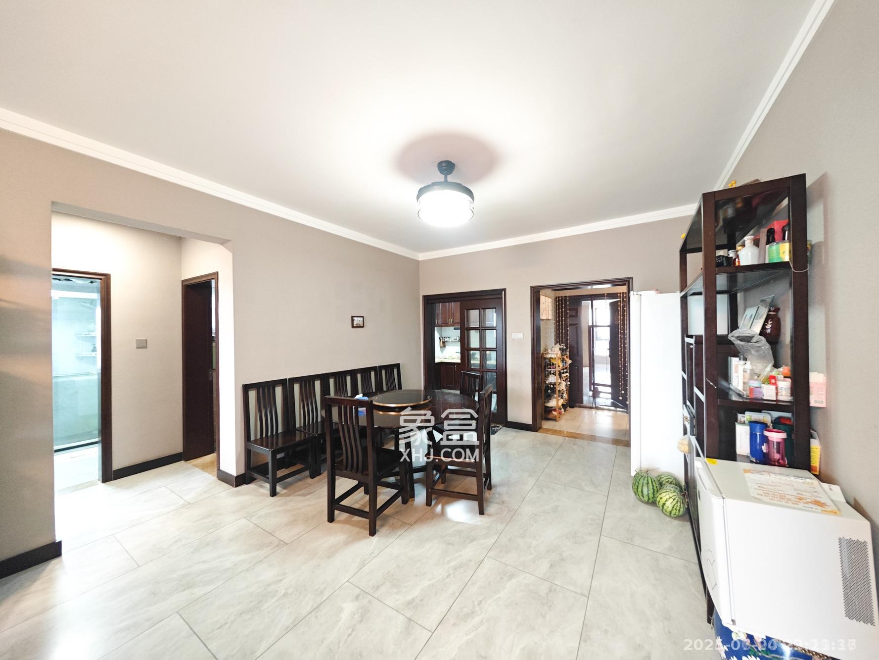 长房南屏锦源 4室2厅2卫 120.0万 长房南屏锦源 4室2厅2卫 120.0万客厅