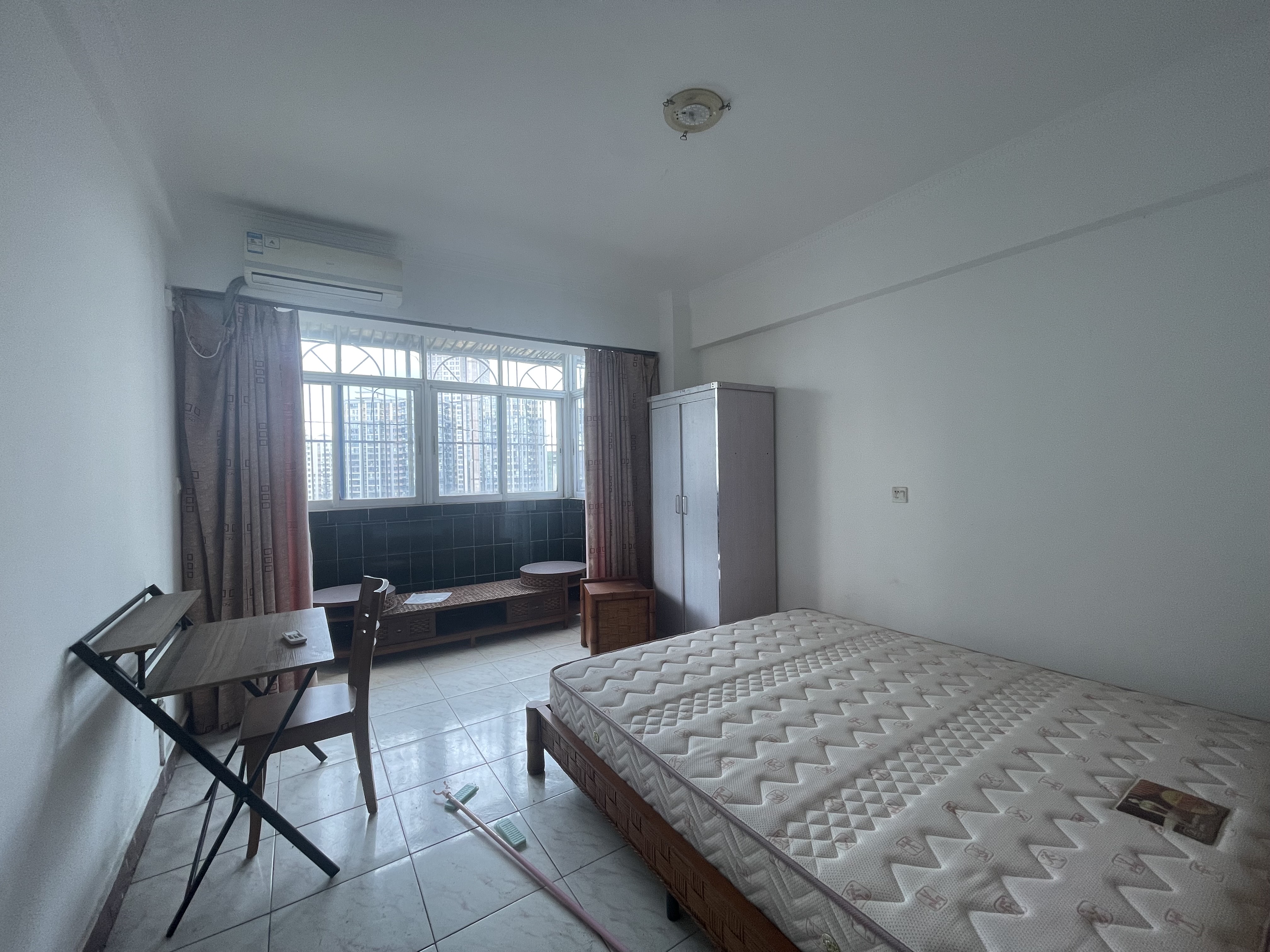 虹冠大厦 2室1厅1卫 1800.0元/月 虹冠大厦 2室1厅1卫 1800.0元/月室内图