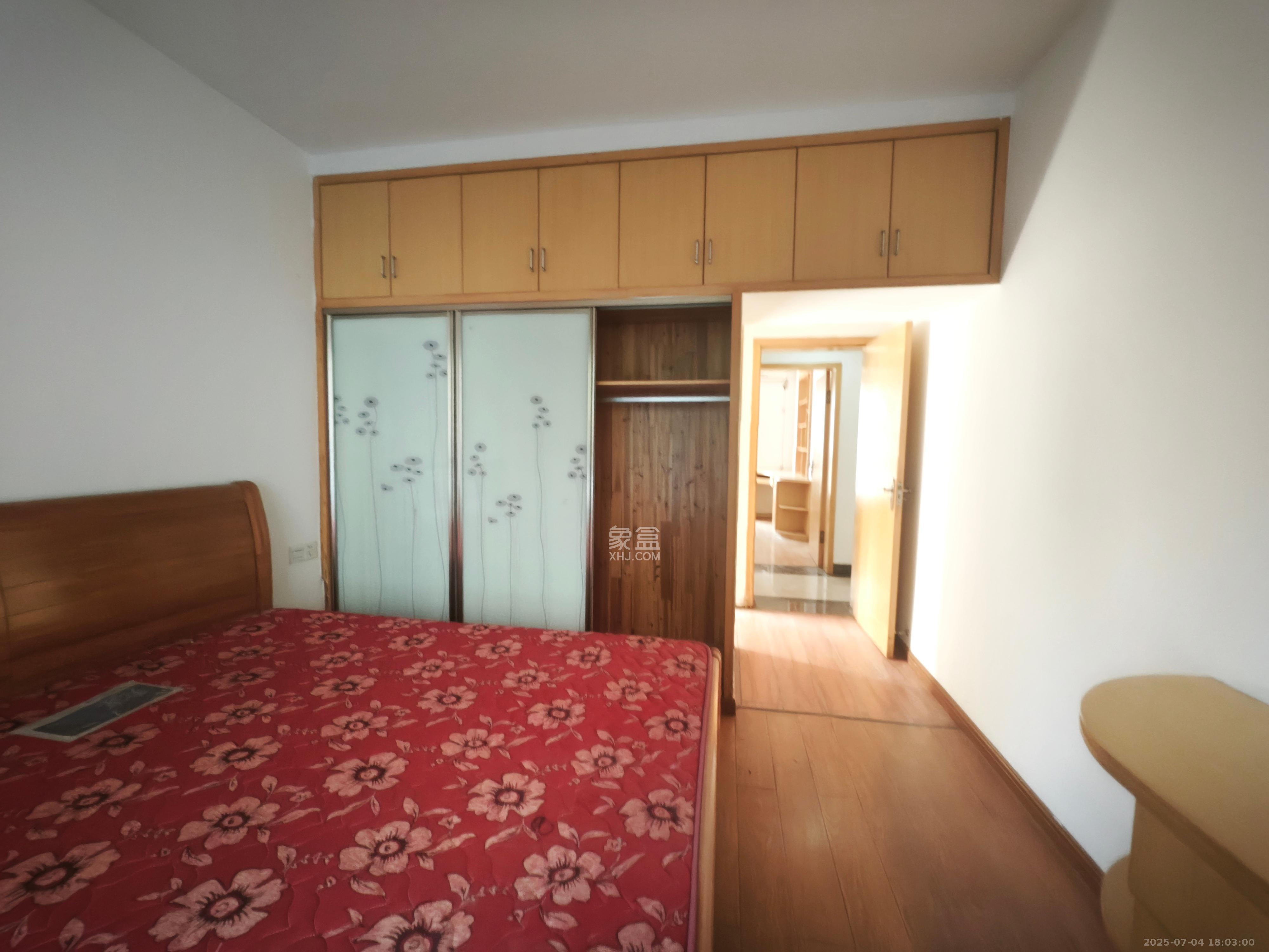 博雅湘水湾  3室2厅2卫   1800.00元/月室内图