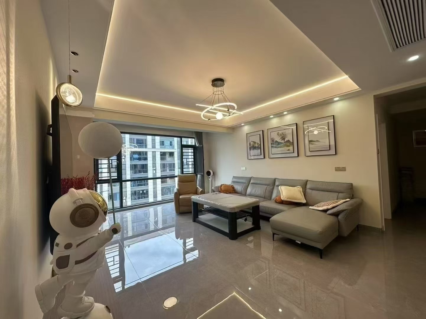 青春里  4室2厅2卫    128.0万客厅