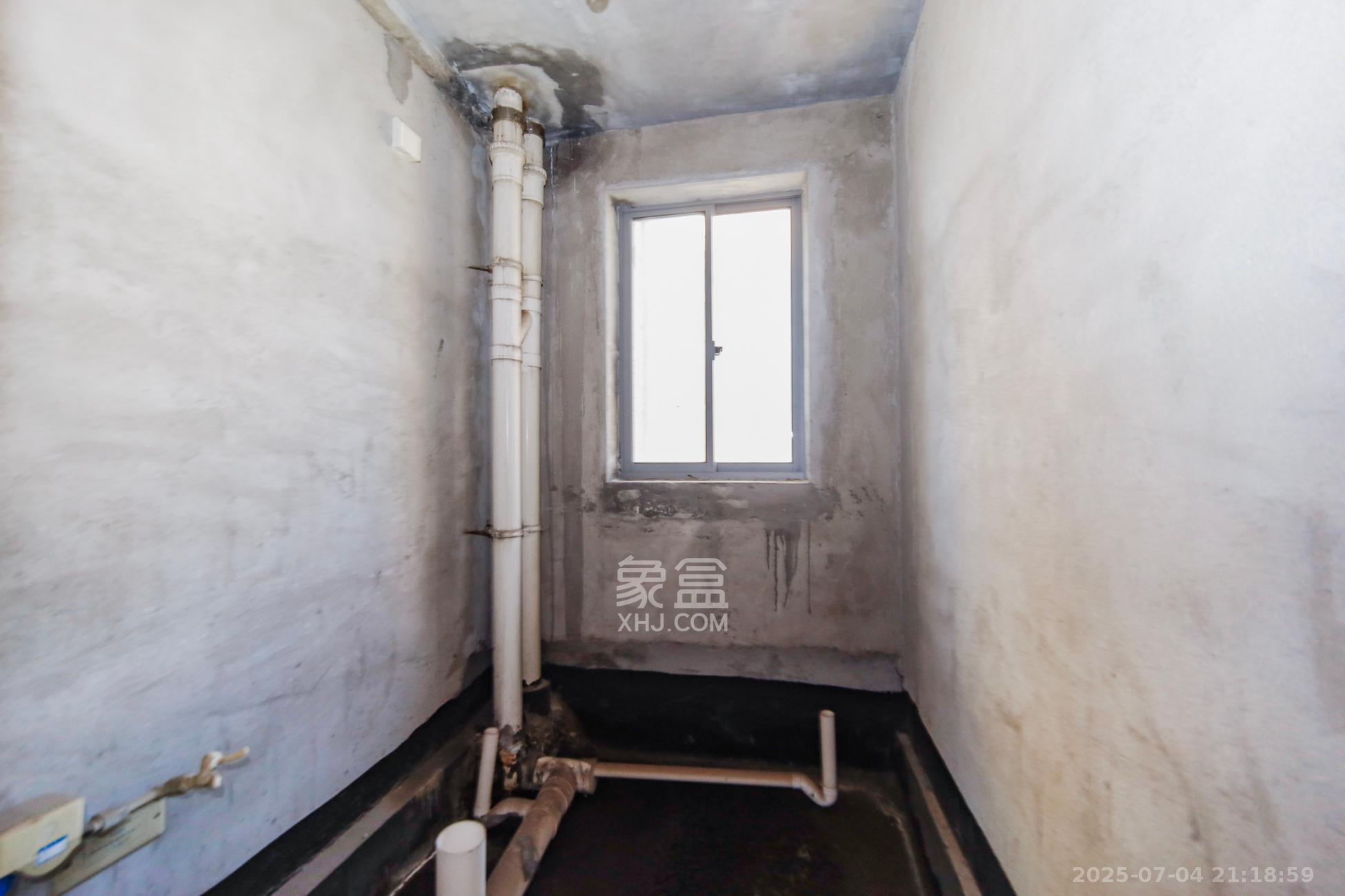 上海城小区  3室2厅2卫    90.0万卫生间