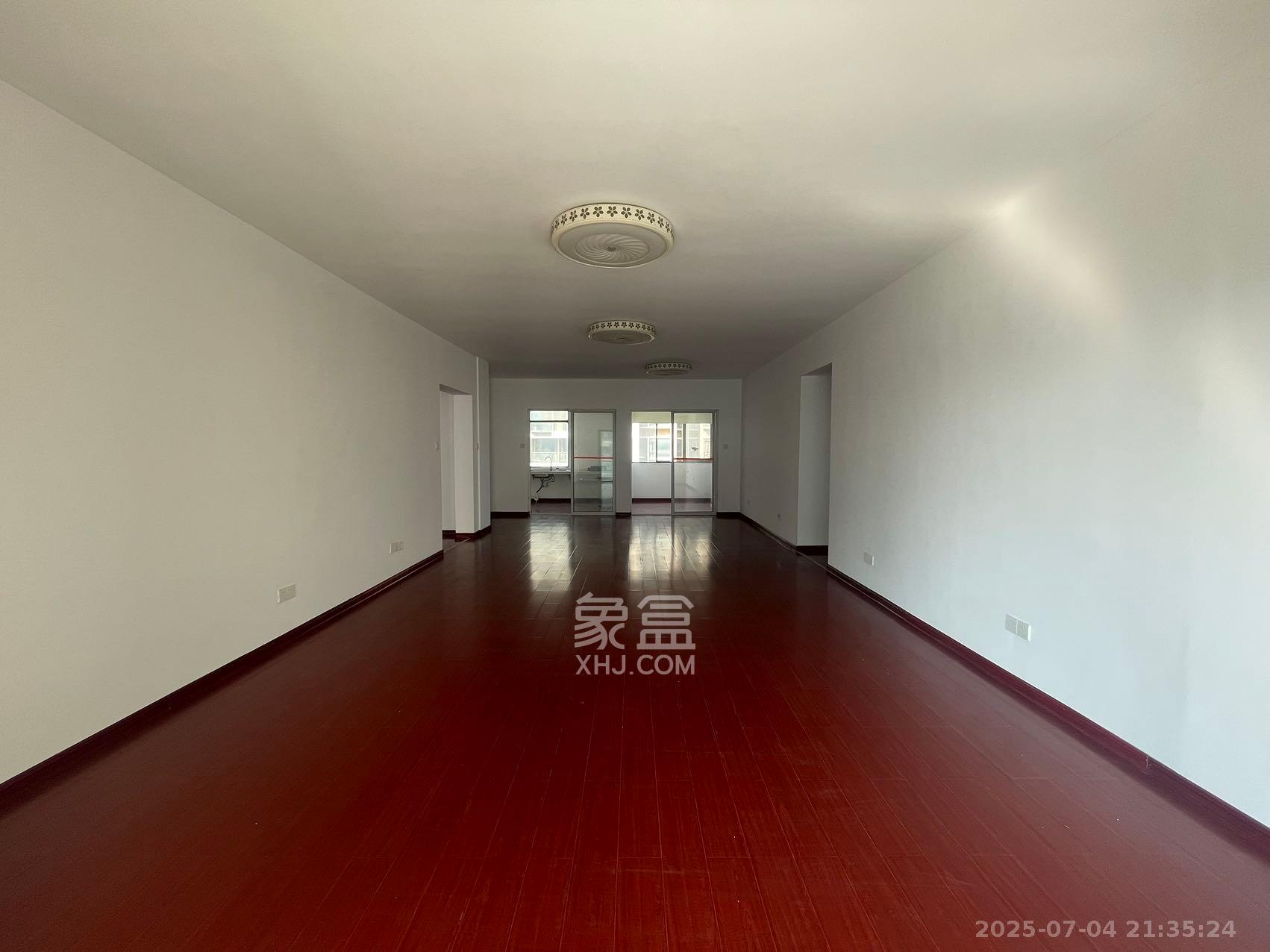 归心苑 4室2厅2卫 4400.0元/月 归心苑 4室2厅2卫 4400.0元/月室内图