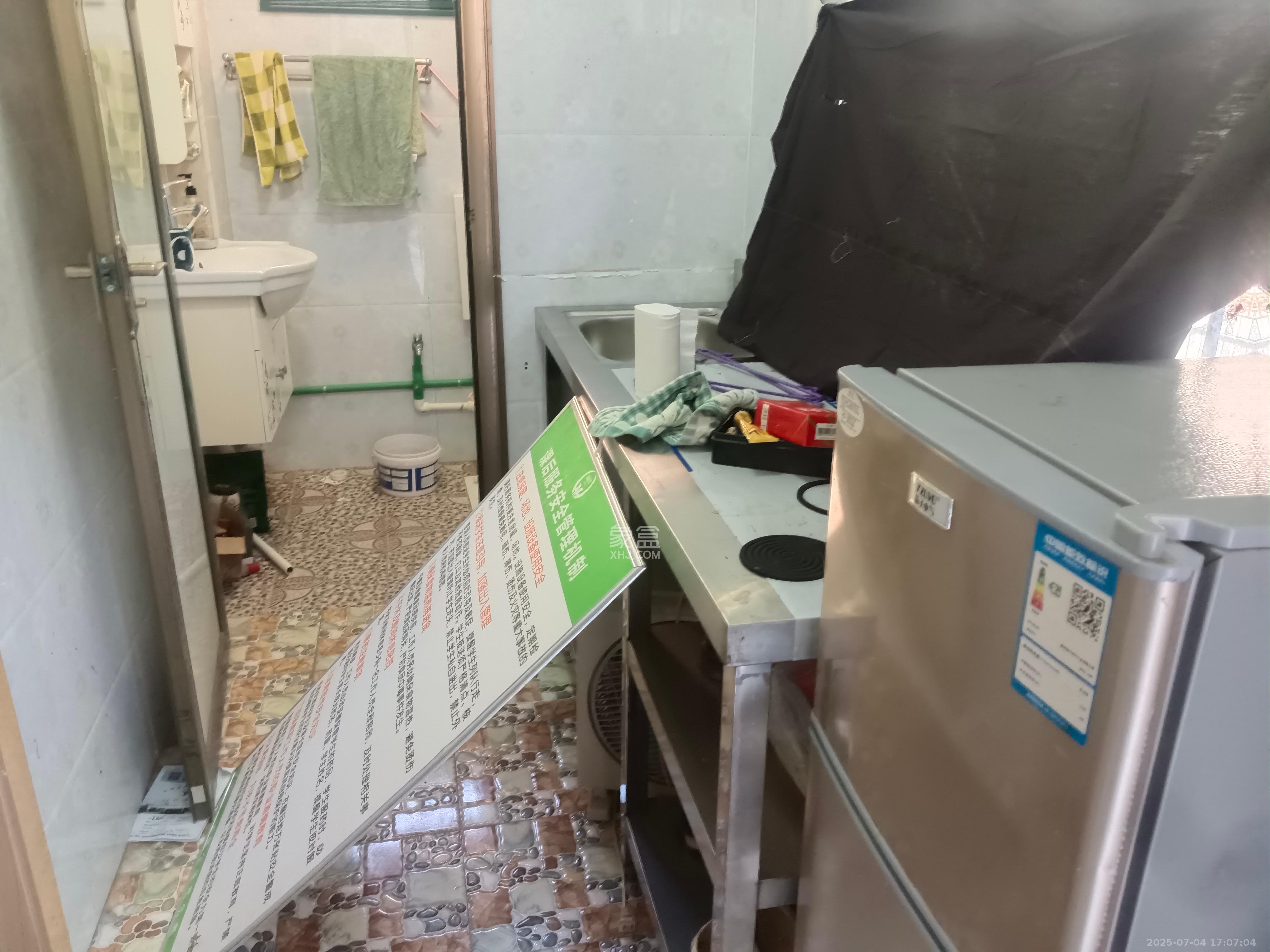 向东南社区  1室1厅1卫   1500.00元/月室内图