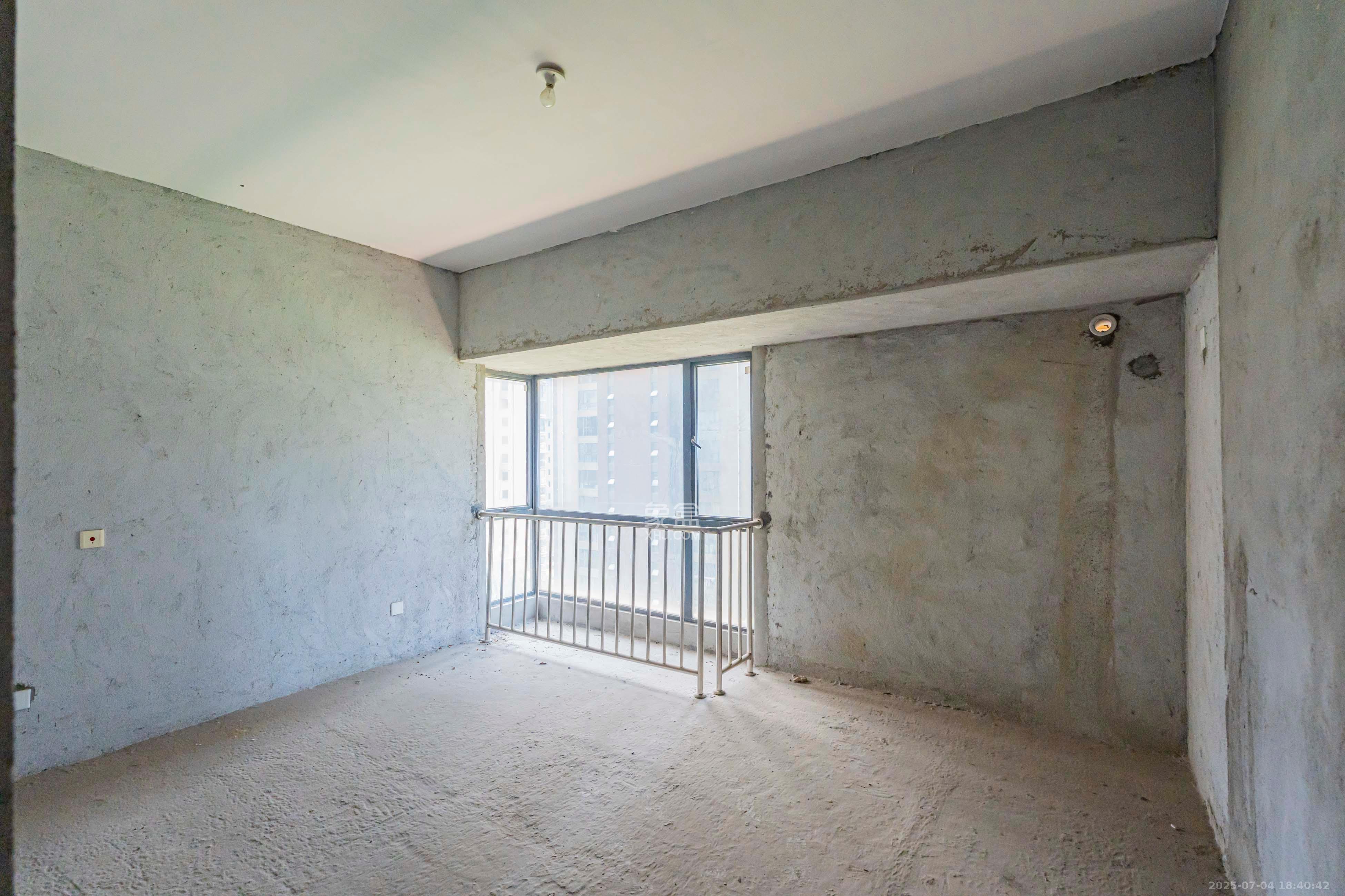 公园9号  4室2厅2卫    269.8万卧室