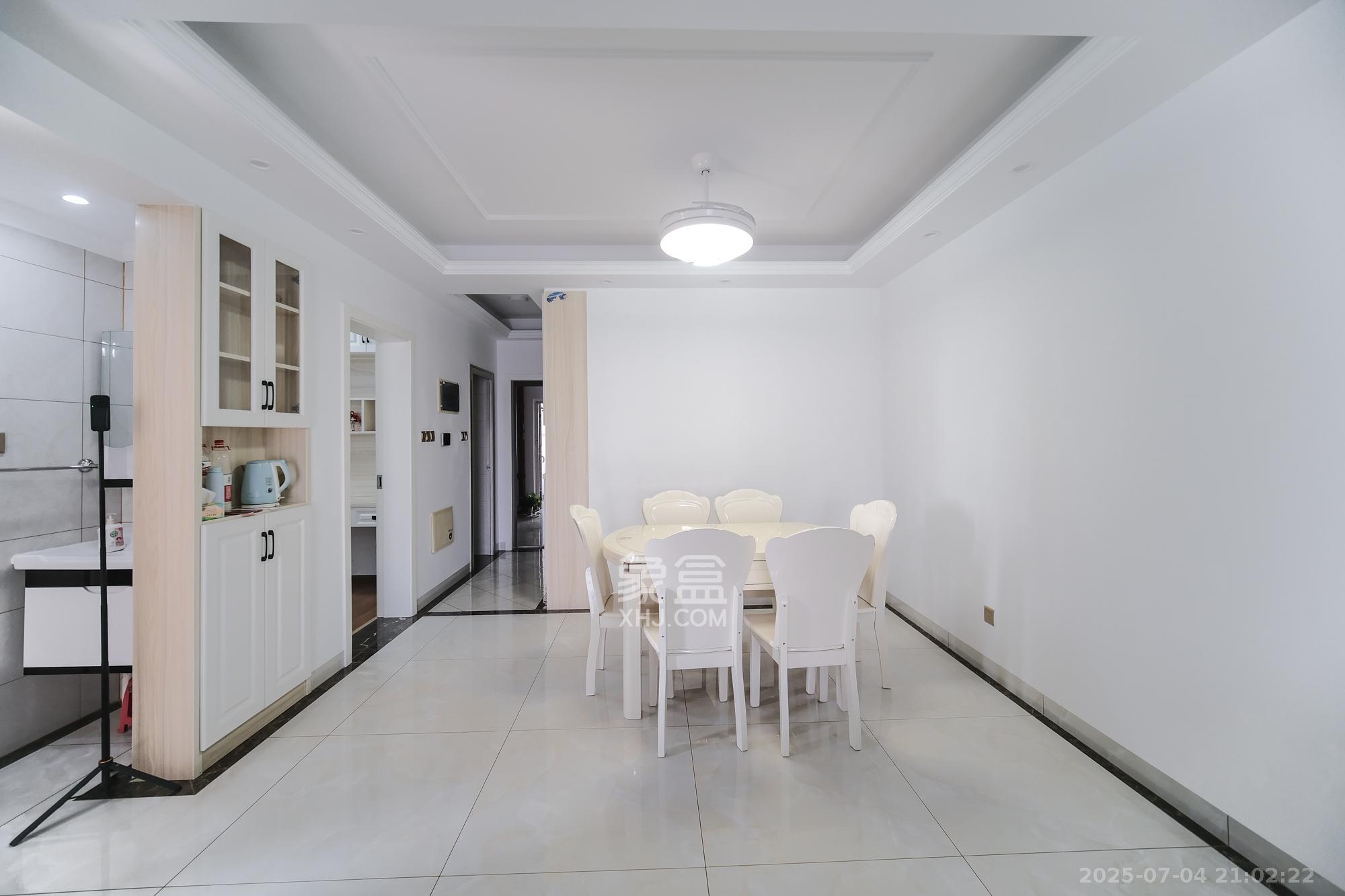 保利香槟国际  3室2厅1卫    73.0万 保利香槟国际  3室2厅1卫    73.0万客厅