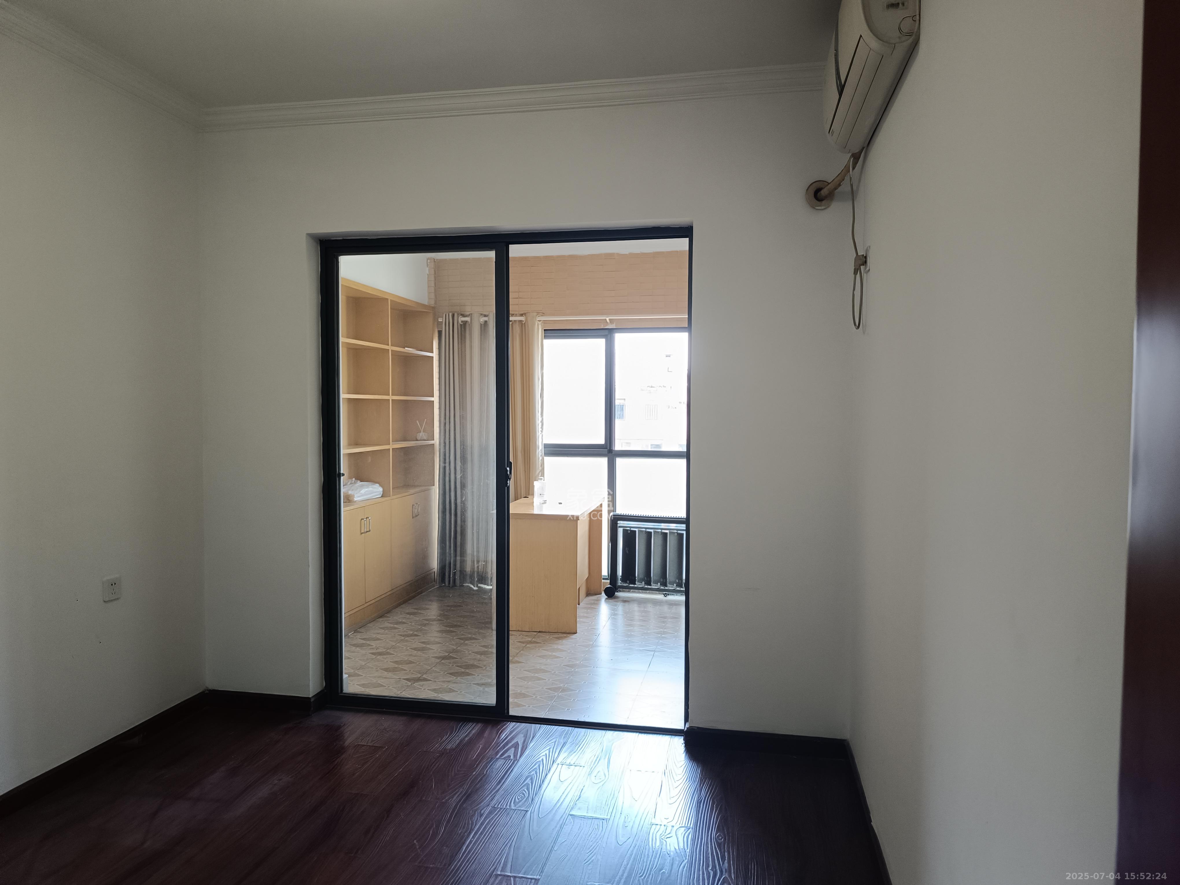 中城丽景香山园  3室2厅2卫   3500.00元/月室内图