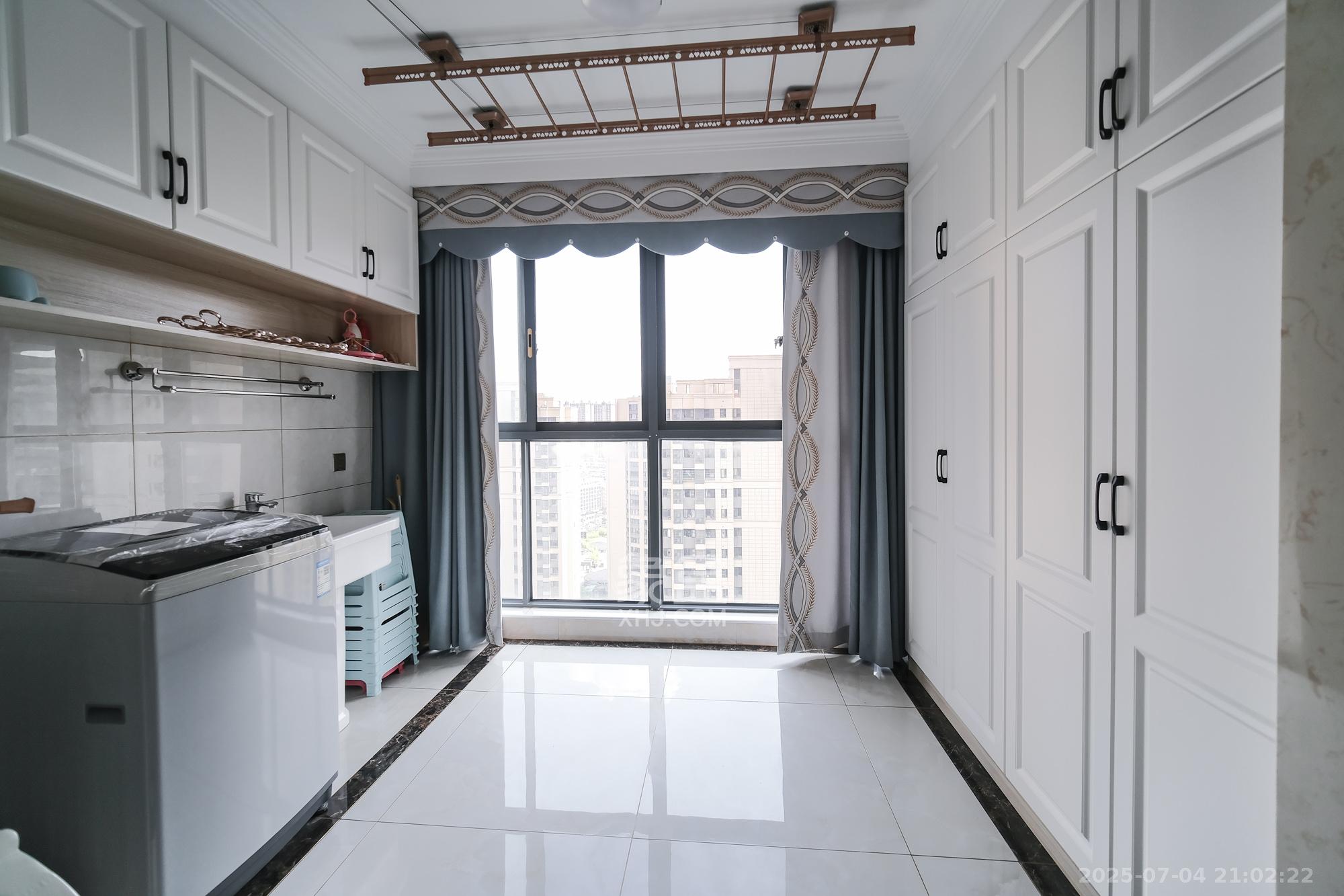 保利香槟国际  3室2厅1卫    73.0万 保利香槟国际  3室2厅1卫    73.0万阳台