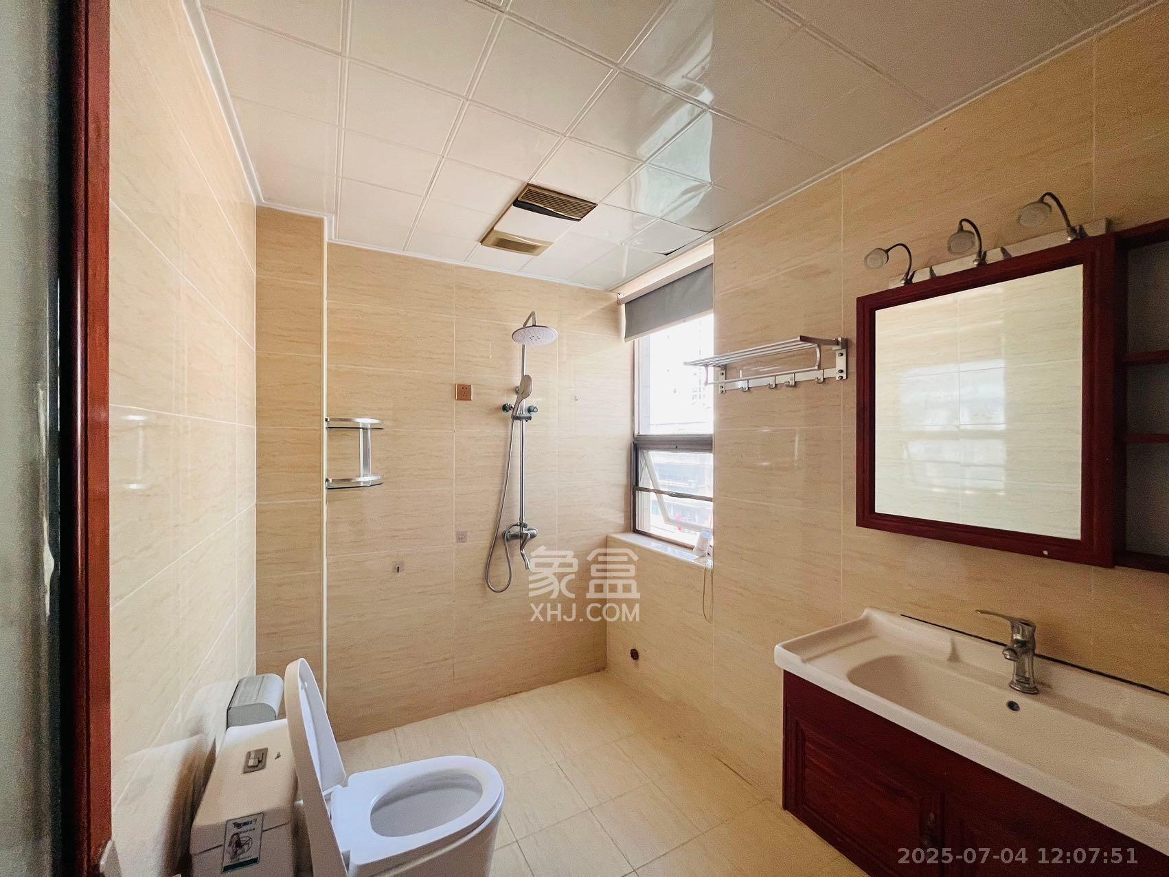 芙蓉公寓  5室2厅2卫    4200.0元/月 芙蓉公寓  5室2厅2卫    4200.0元/月室内图