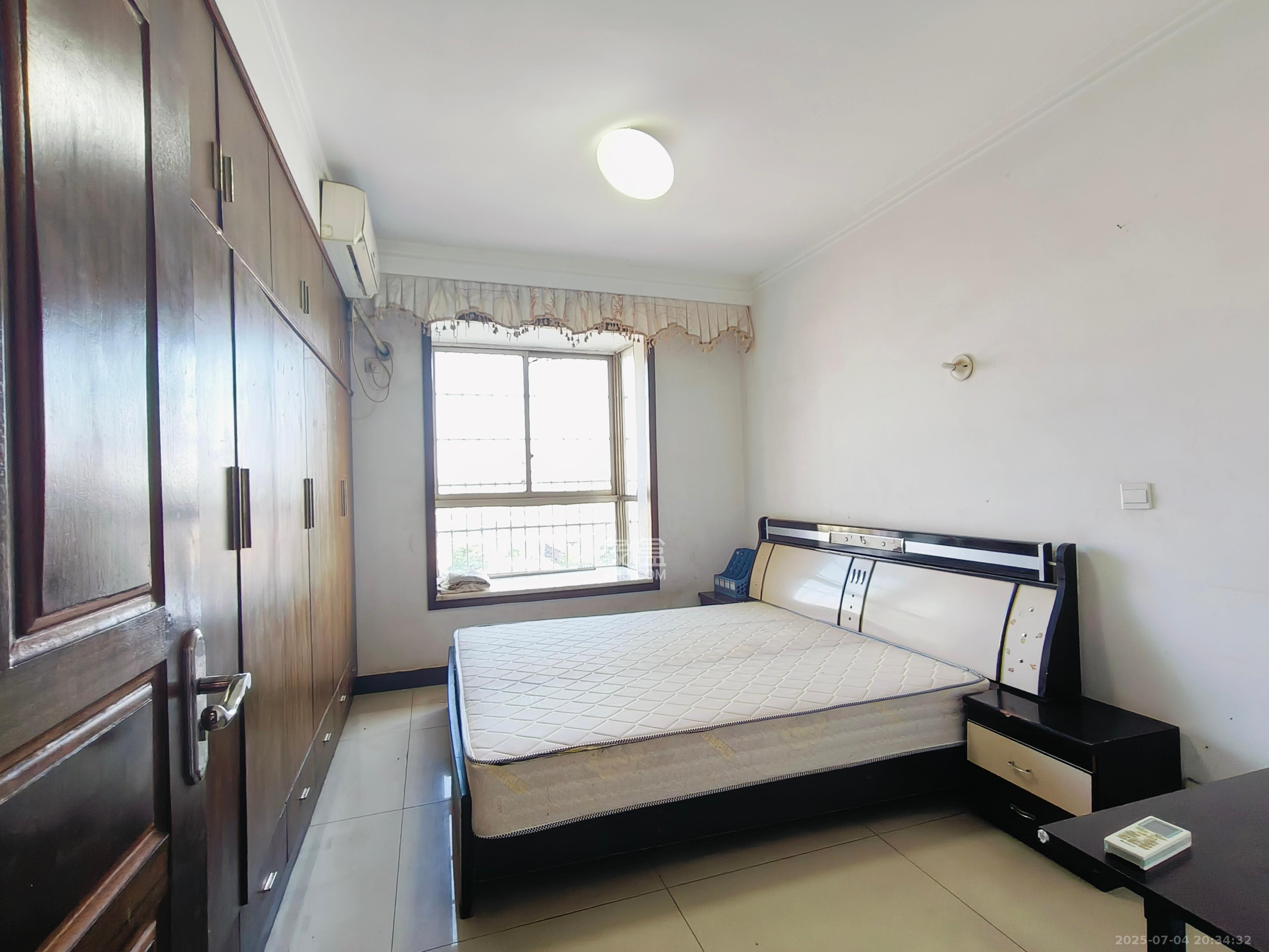 湘绣城 2室2厅1卫 1250.0元/月 湘绣城 2室2厅1卫 1250.0元/月室内图