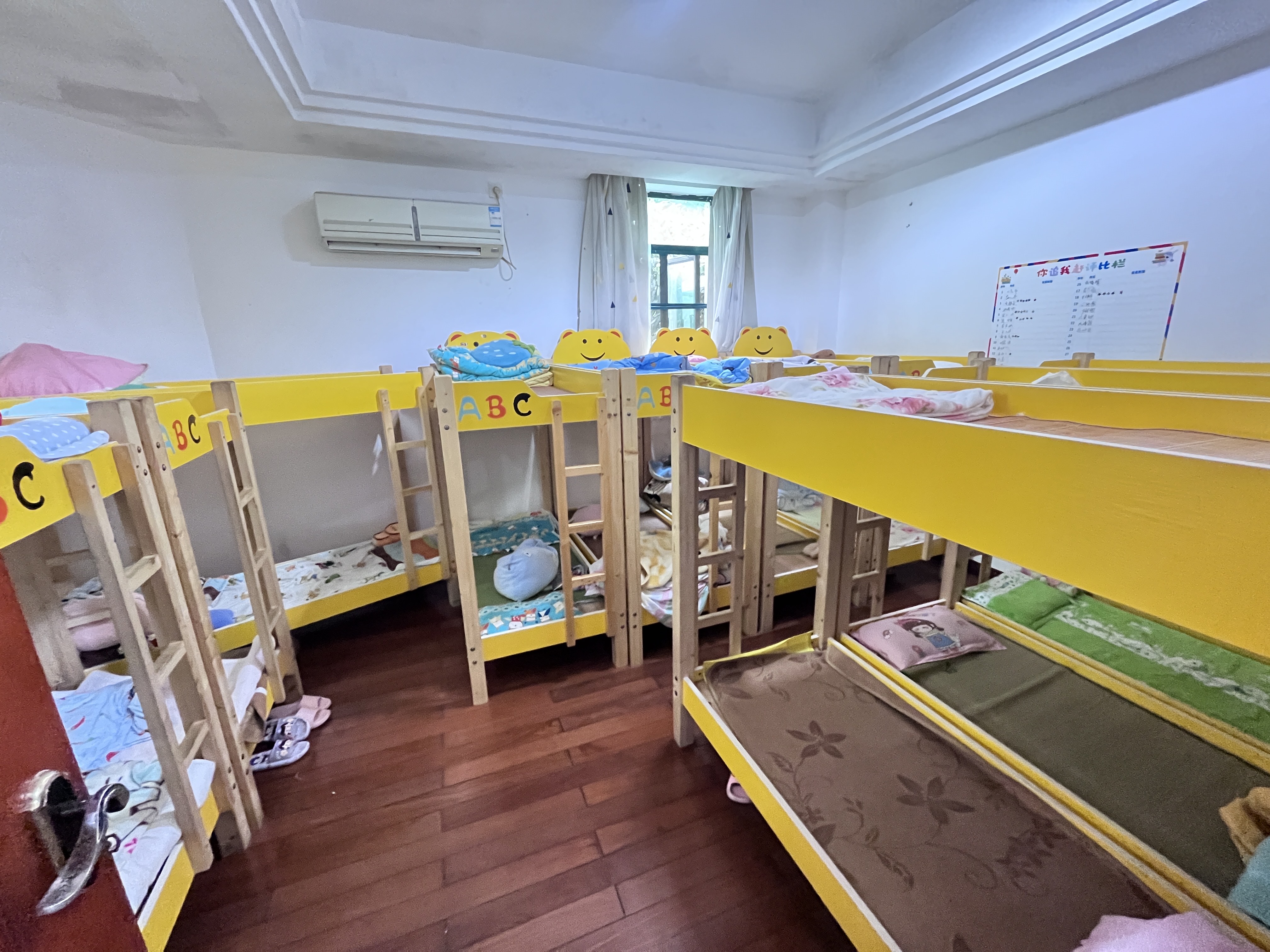 亚洲豪苑北区 3室2厅2卫 236.0万 亚洲豪苑北区 3室2厅2卫 236.0万客厅