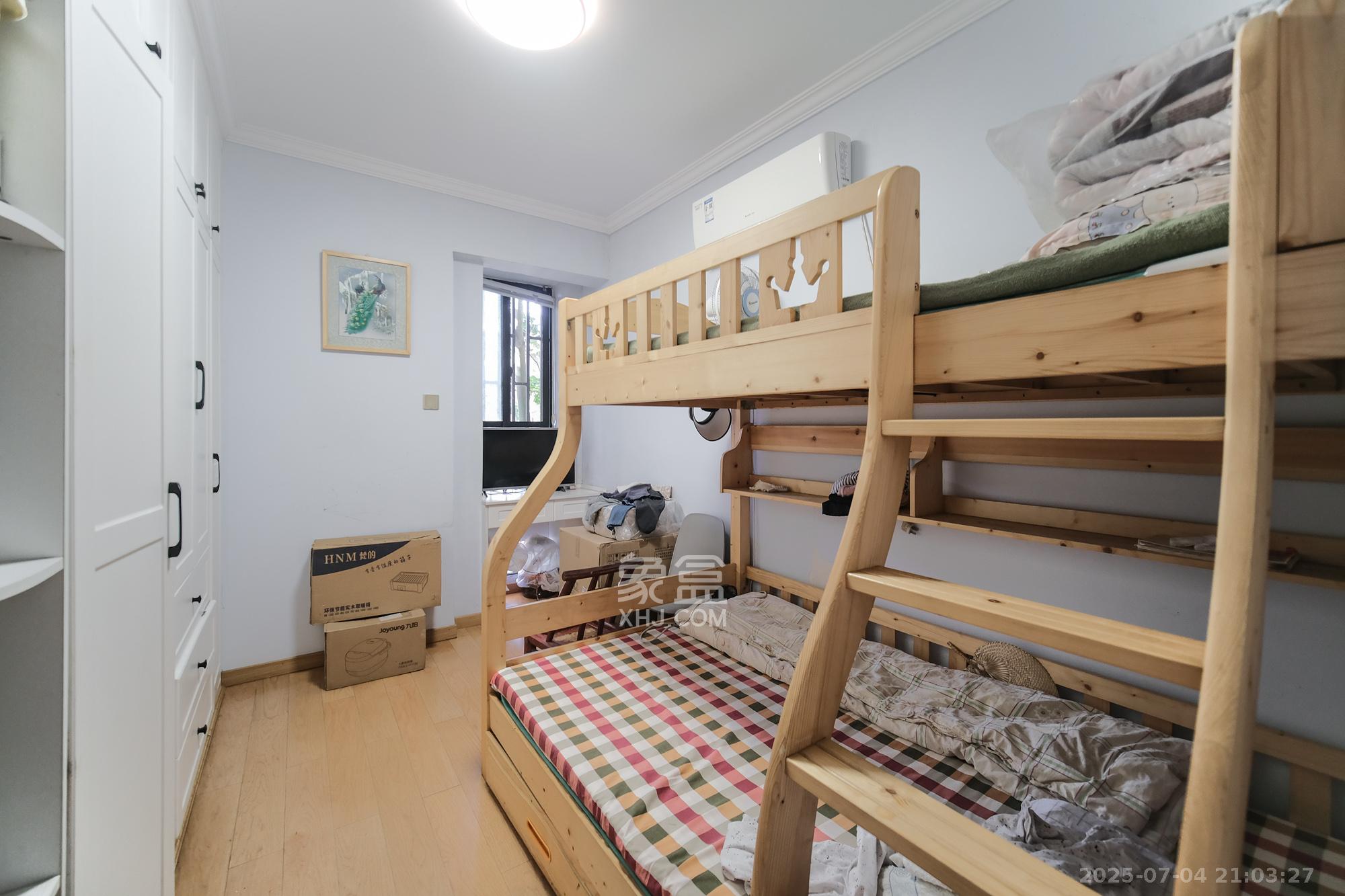 郡原居里  3室2厅1卫    88.8万 郡原居里  3室2厅1卫    88.8万卧室