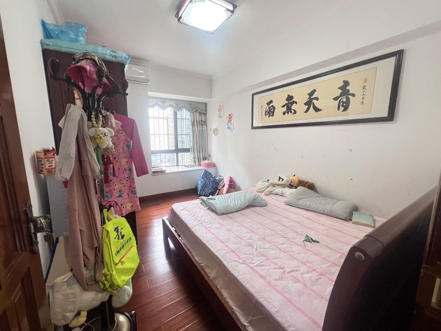 高路华小区 4室2厅2卫 238.0万 高路华小区 4室2厅2卫 238.0万客厅