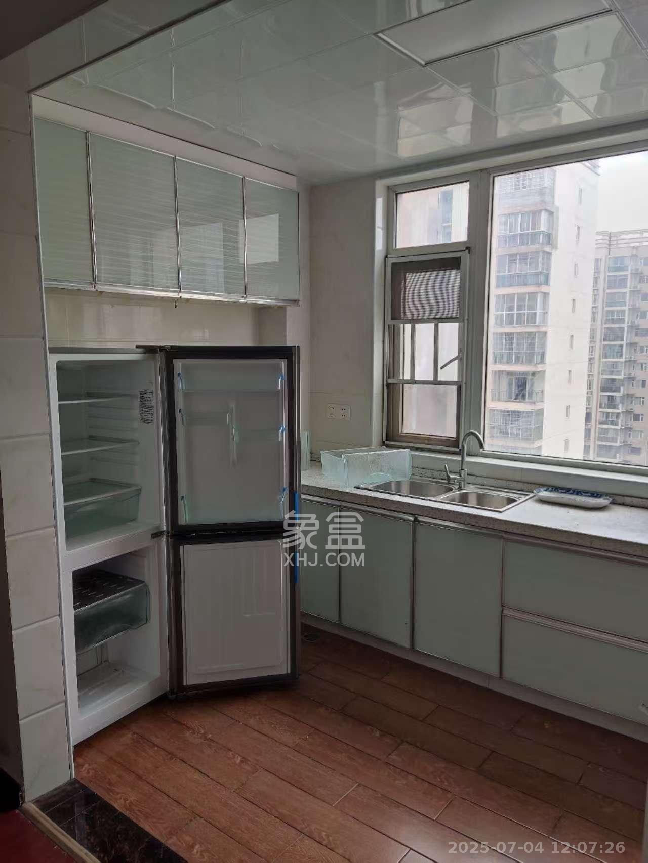 中房F联邦  4室2厅2卫   3000.00元/月室内图