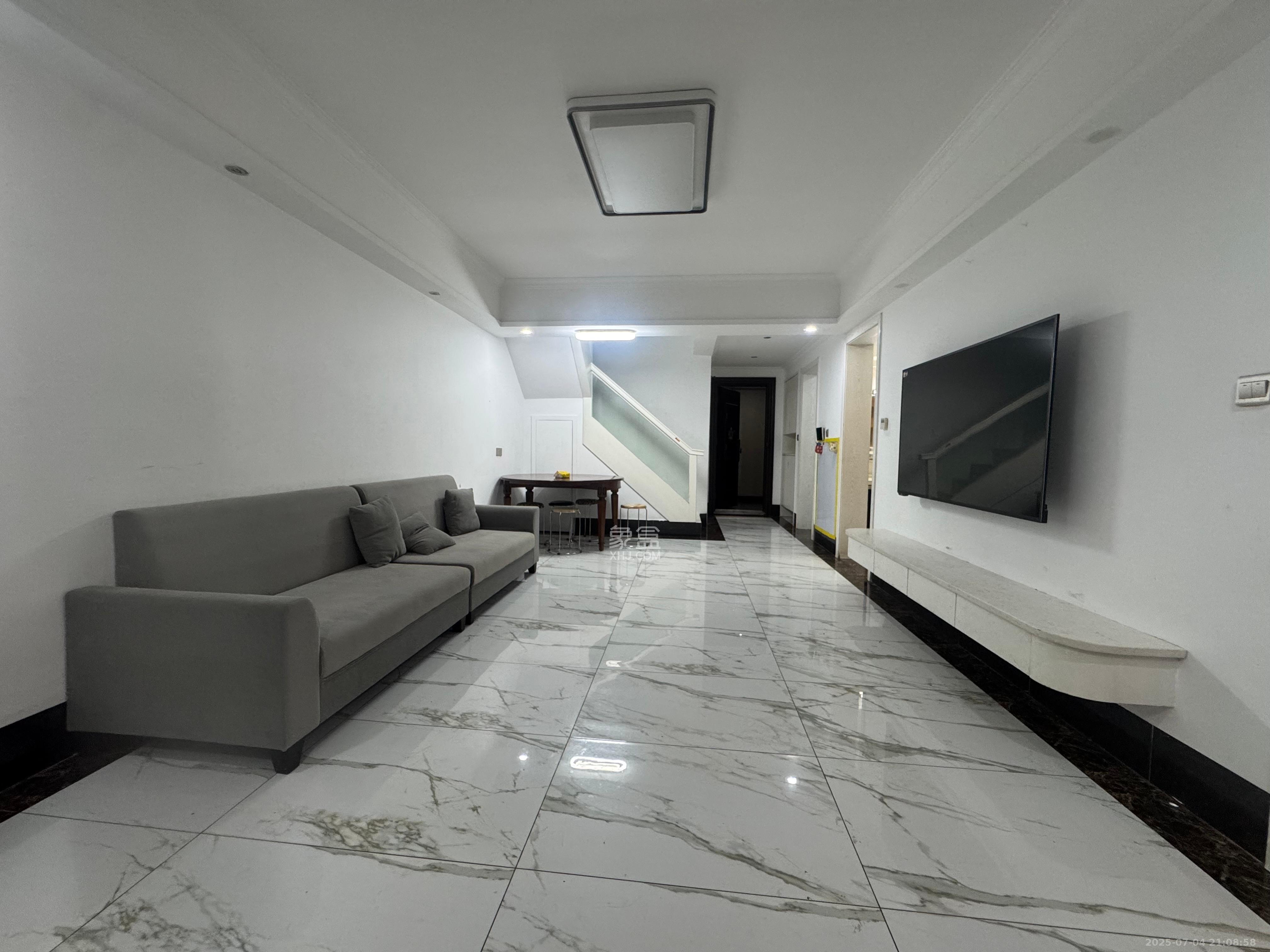 中海国际一期  3室2厅2卫    2500.0元/月 中海国际一期  3室2厅2卫    2500.0元/月室内图