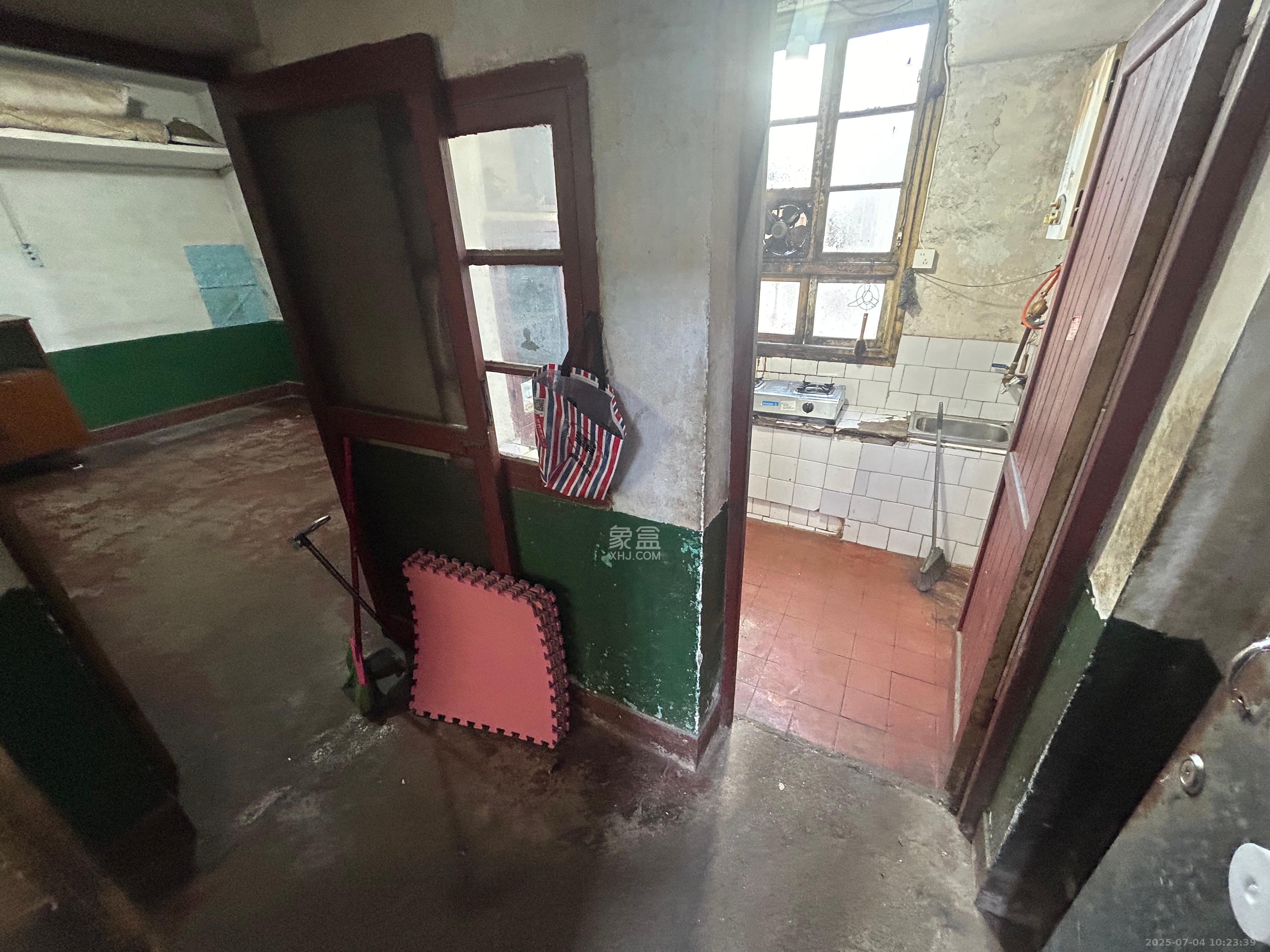 宝塔山中山百货公司宿舍 1室0厅0卫 800.0元/月 宝塔山中山百货公司宿舍 1室0厅0卫 800.0元/月室内图