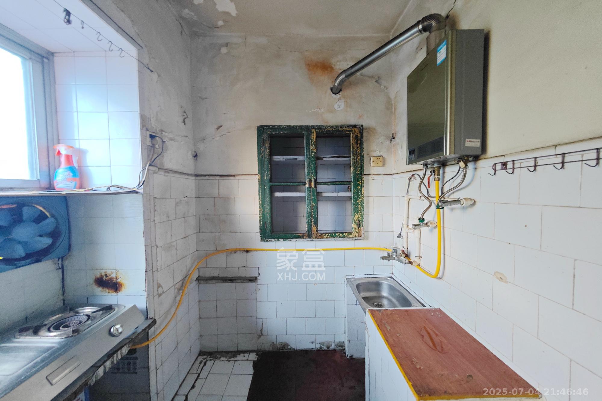 茶园坡社区(原王家冲社区) 2室1厅1卫 29.8万 茶园坡社区(原王家冲社区) 2室1厅1卫 29.8万厨房