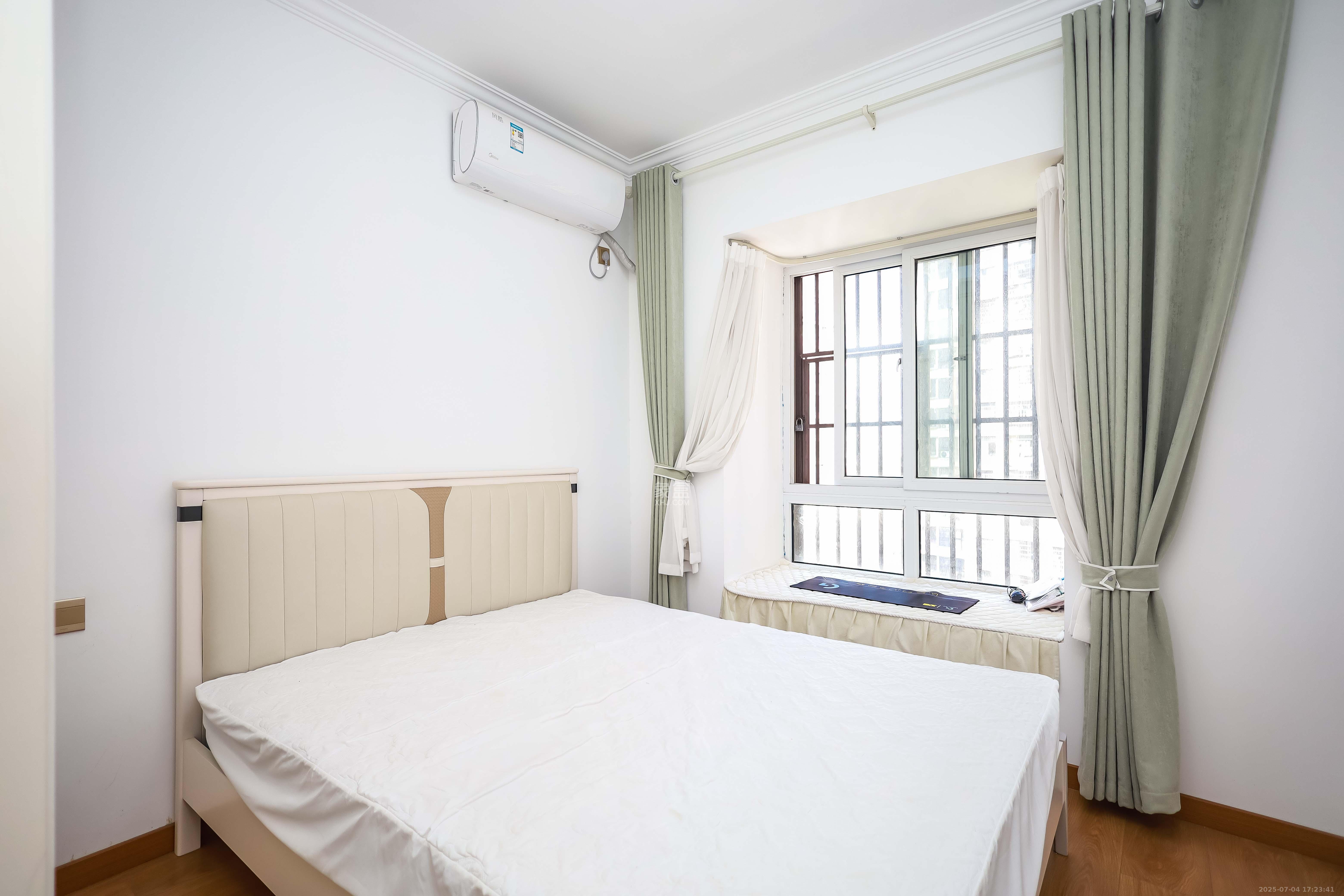 金科世界城  4室2厅2卫    113.0万 金科世界城  4室2厅2卫    113.0万卧室