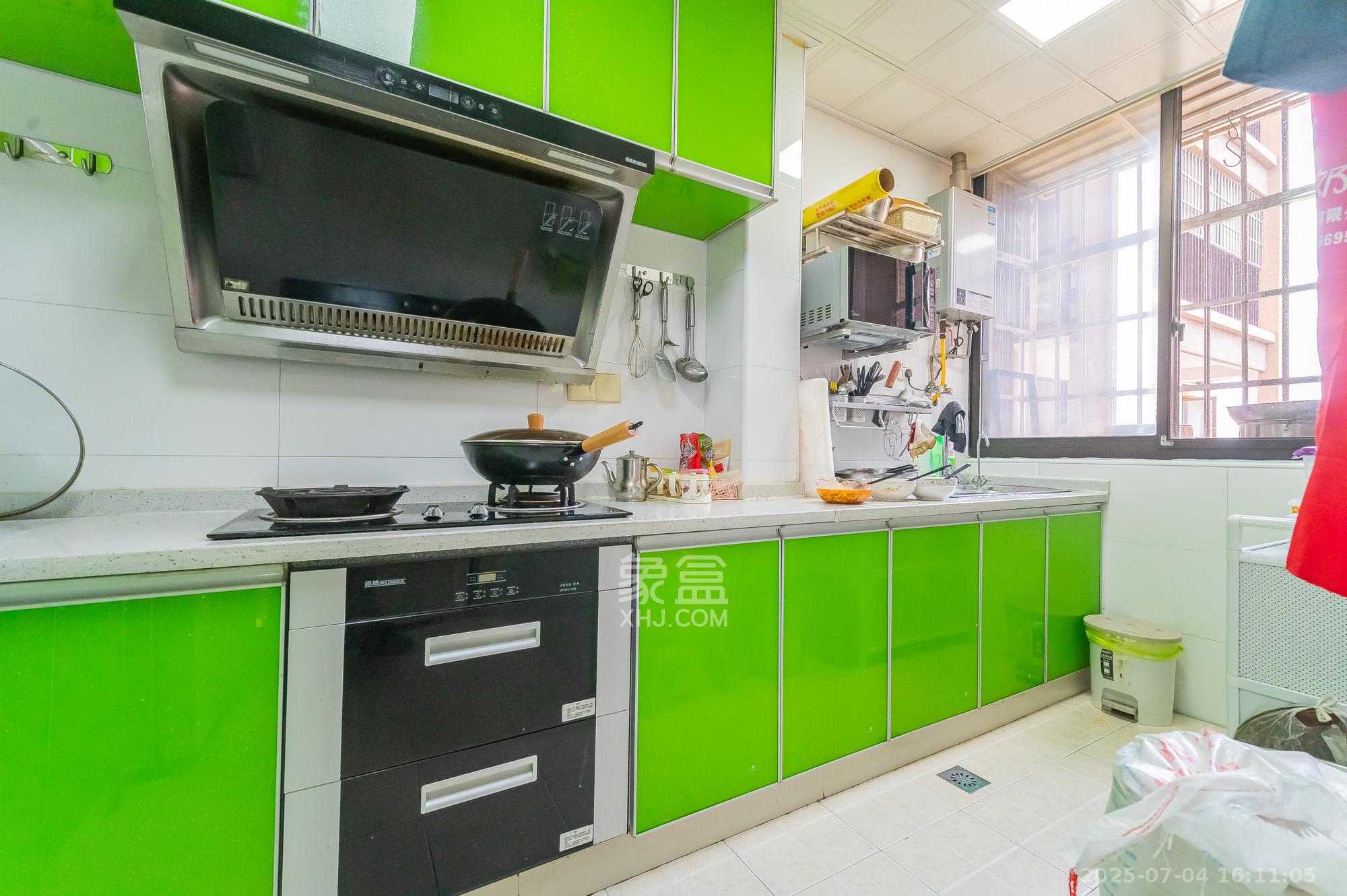 华润凤凰城三期  3室2厅1卫    78.0万 华润凤凰城三期  3室2厅1卫    78.0万厨房