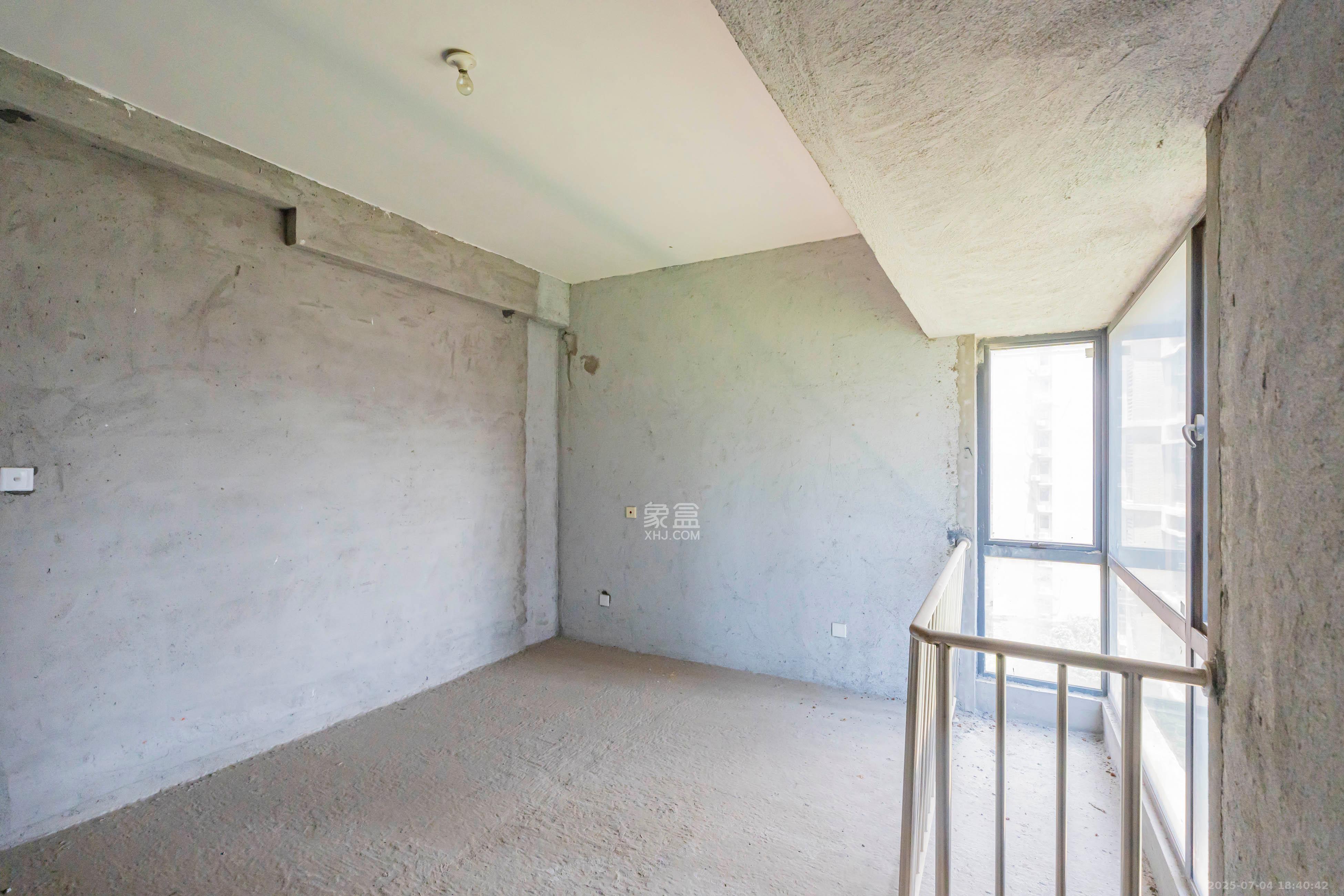 公园9号  4室2厅2卫    269.8万卧室