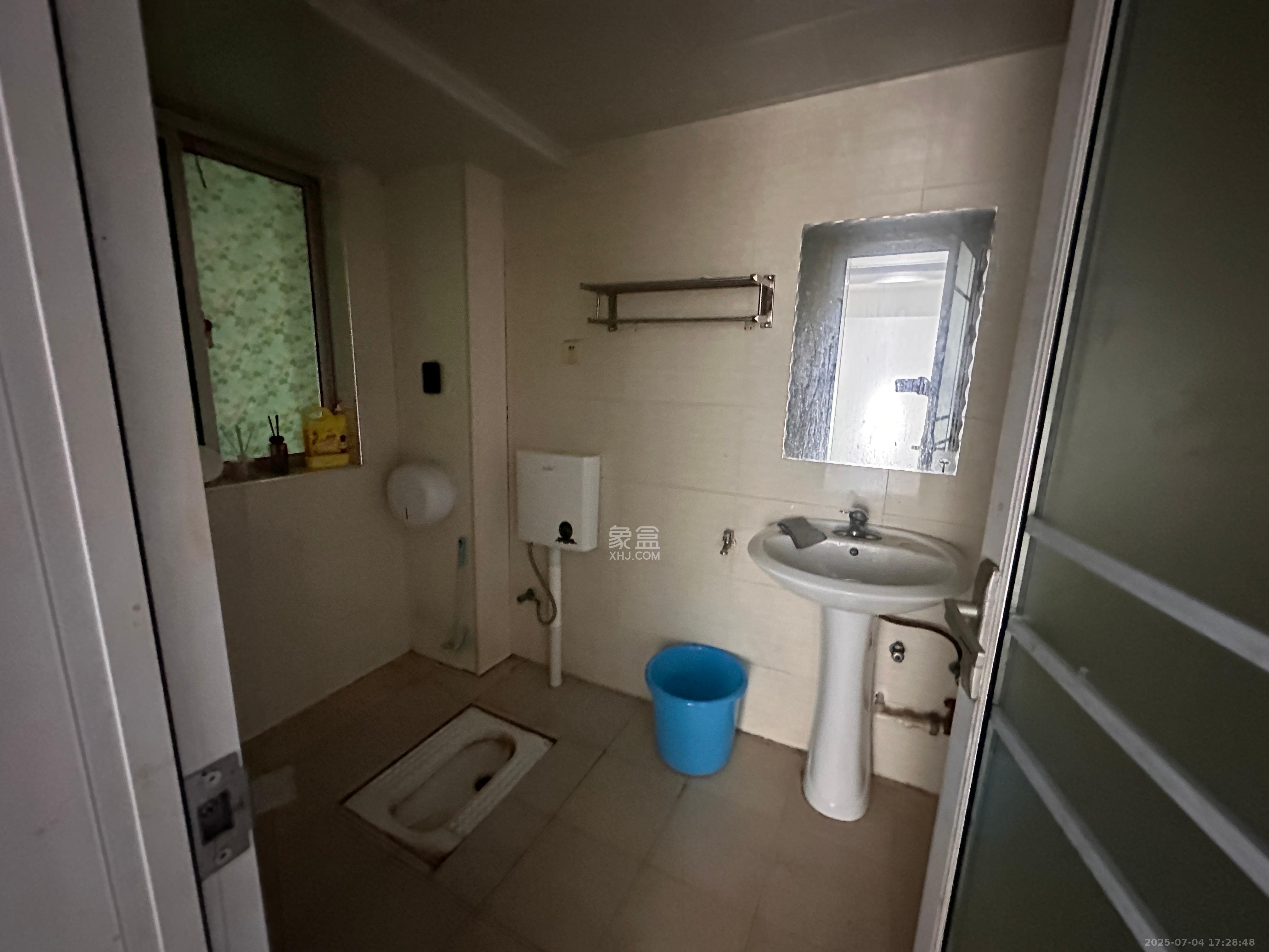 高桥现代商贸城  3室2厅1卫    3800.0元/月 高桥现代商贸城  3室2厅1卫    3800.0元/月室内图