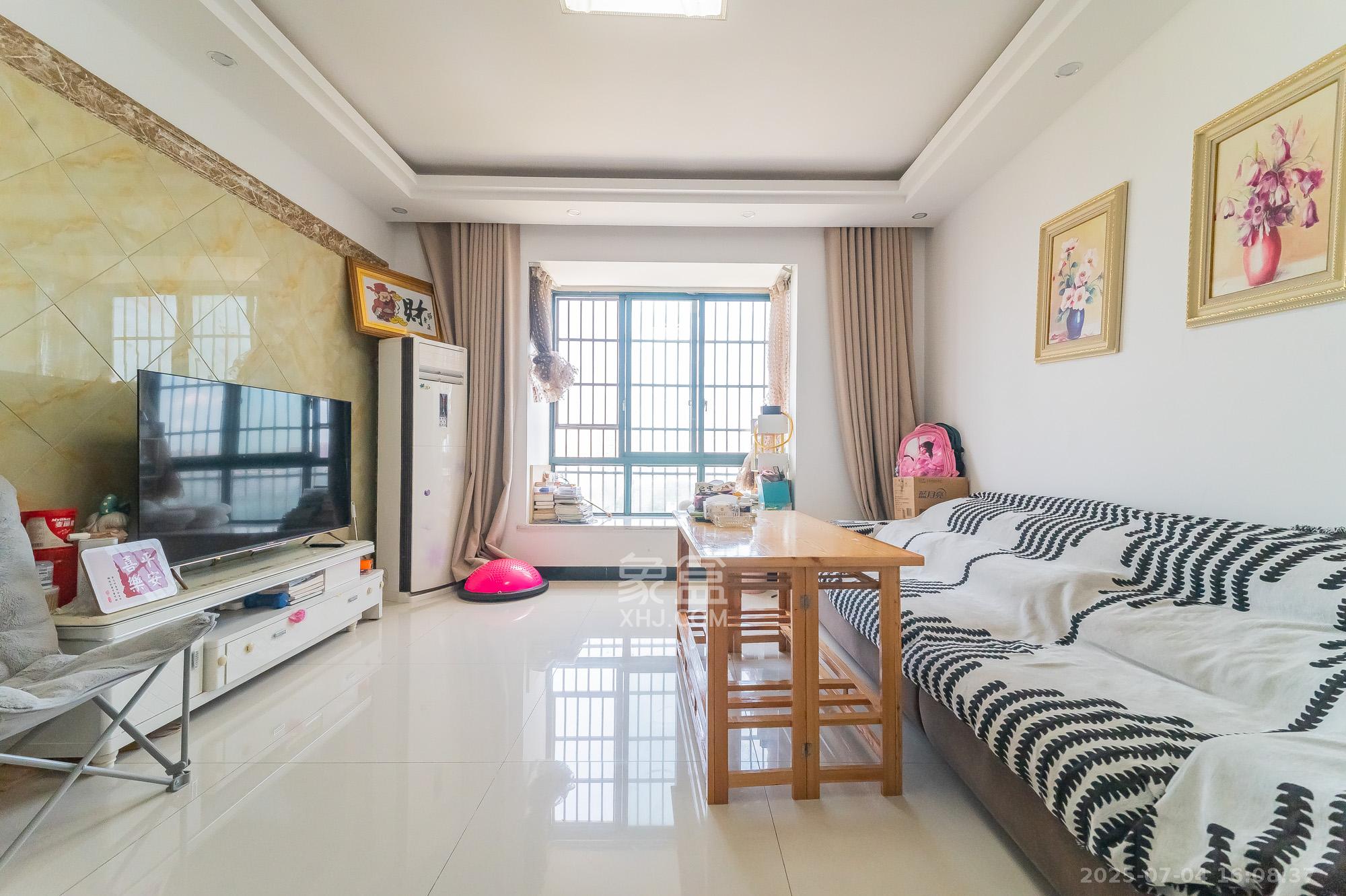 松雅湖畔 3室2厅1卫 68.8万 松雅湖畔 3室2厅1卫 68.8万客厅