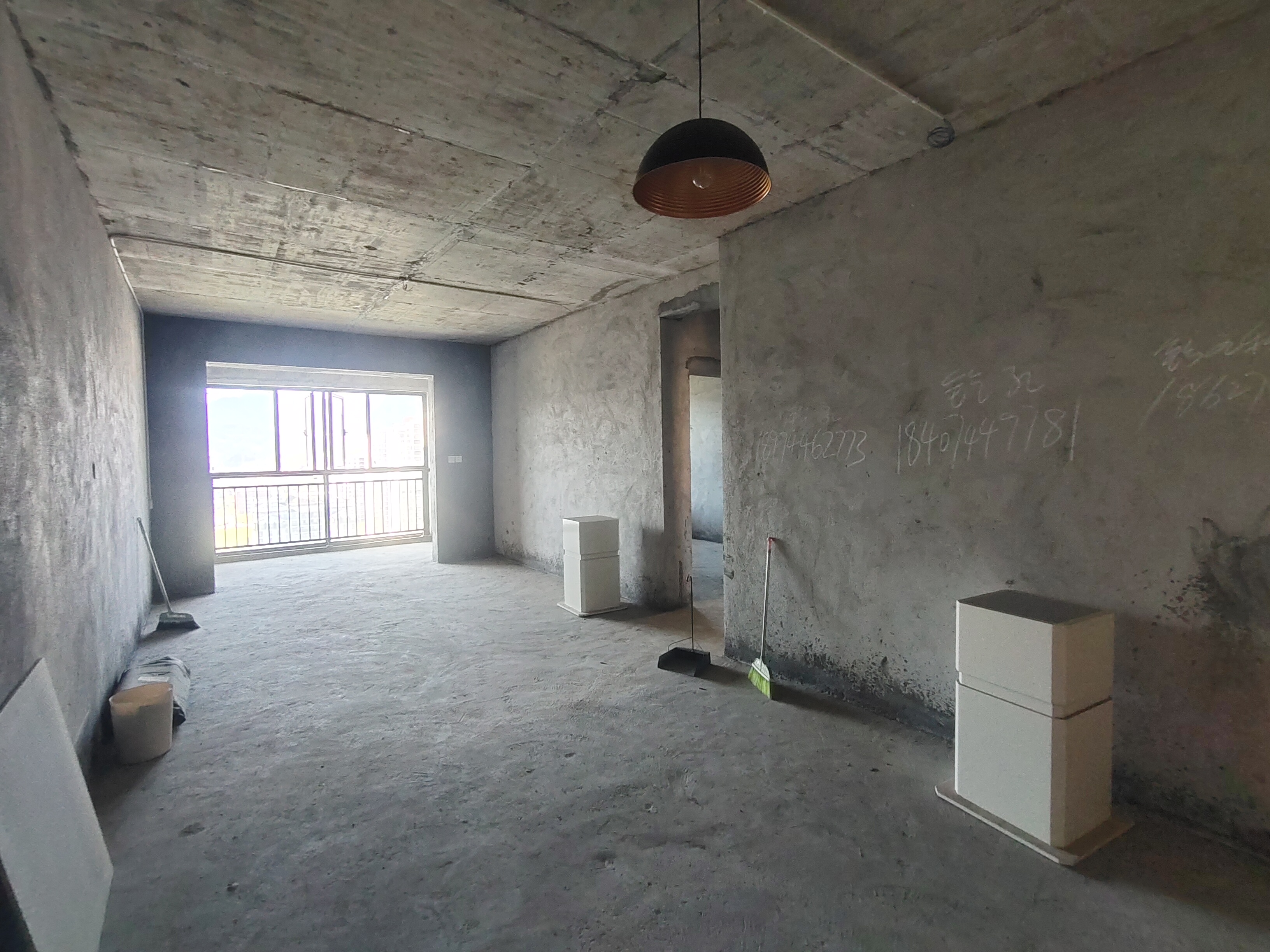 昊天珑璟湾  3室2厅2卫    56.8万 昊天珑璟湾  3室2厅2卫    56.8万客厅