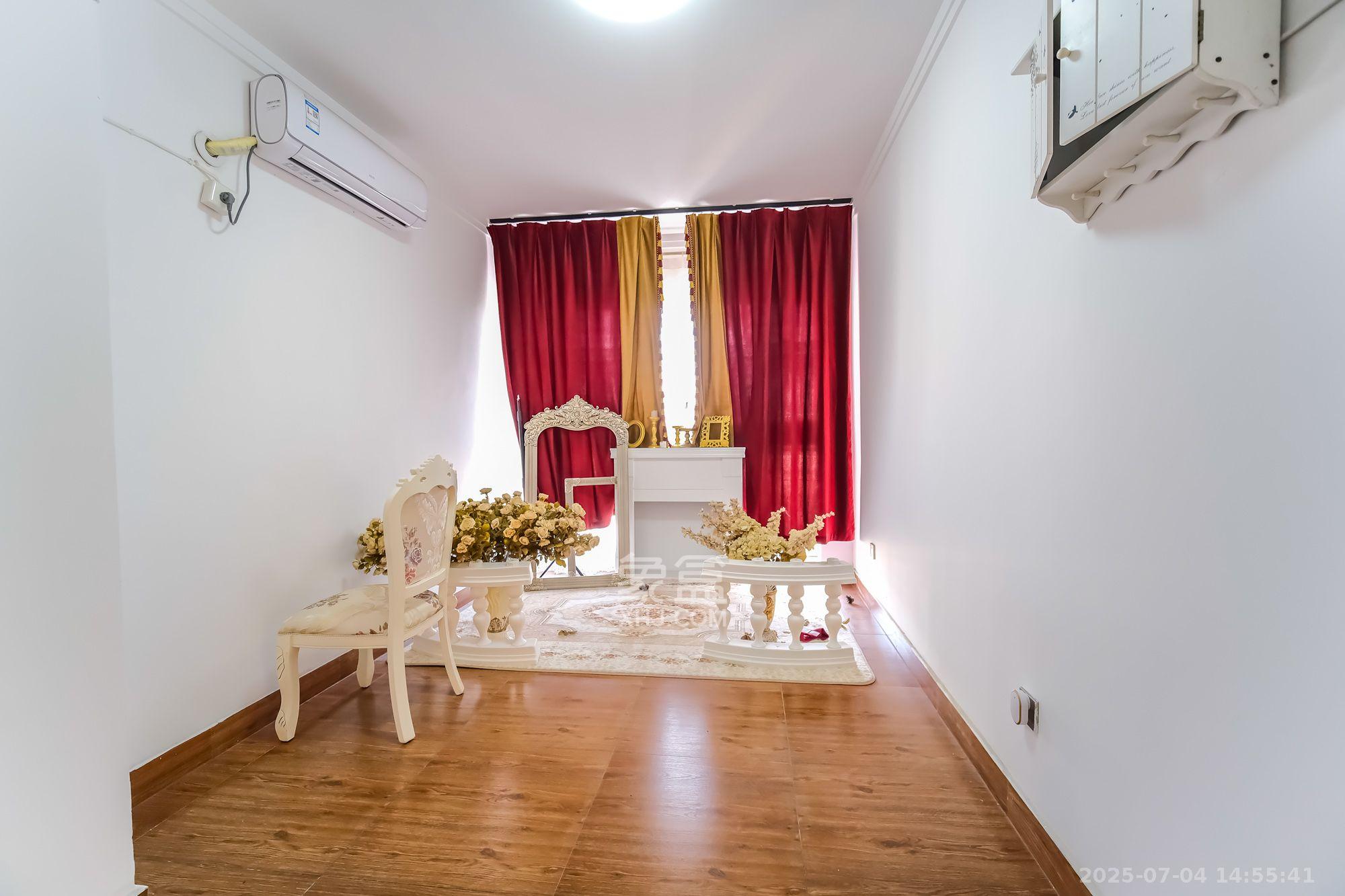 盛地尊域  4室2厅2卫    2000.0元/月室内图