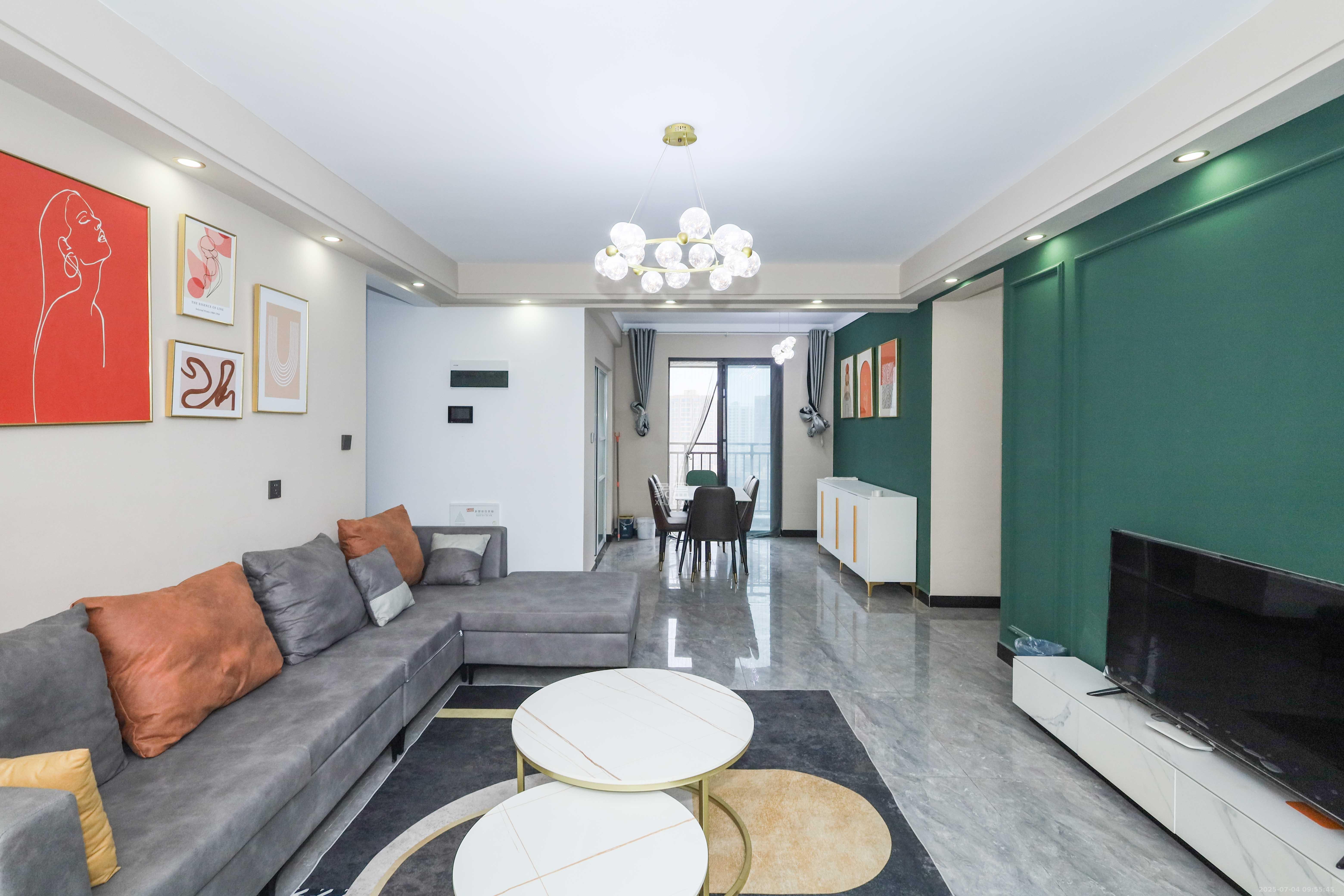 中国铁建梅溪青秀三期  4室2厅2卫    226.0万客厅