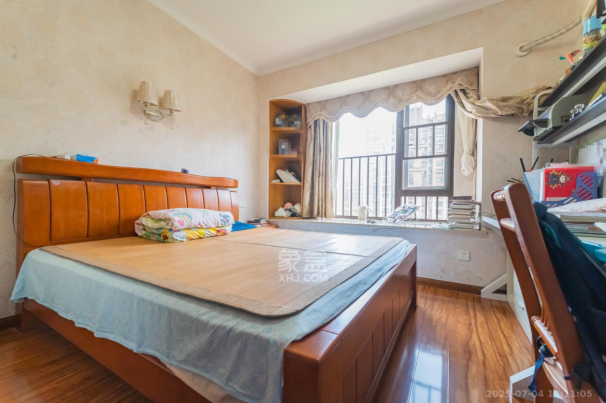 华润凤凰城三期  3室2厅1卫    78.0万 华润凤凰城三期  3室2厅1卫    78.0万卧室