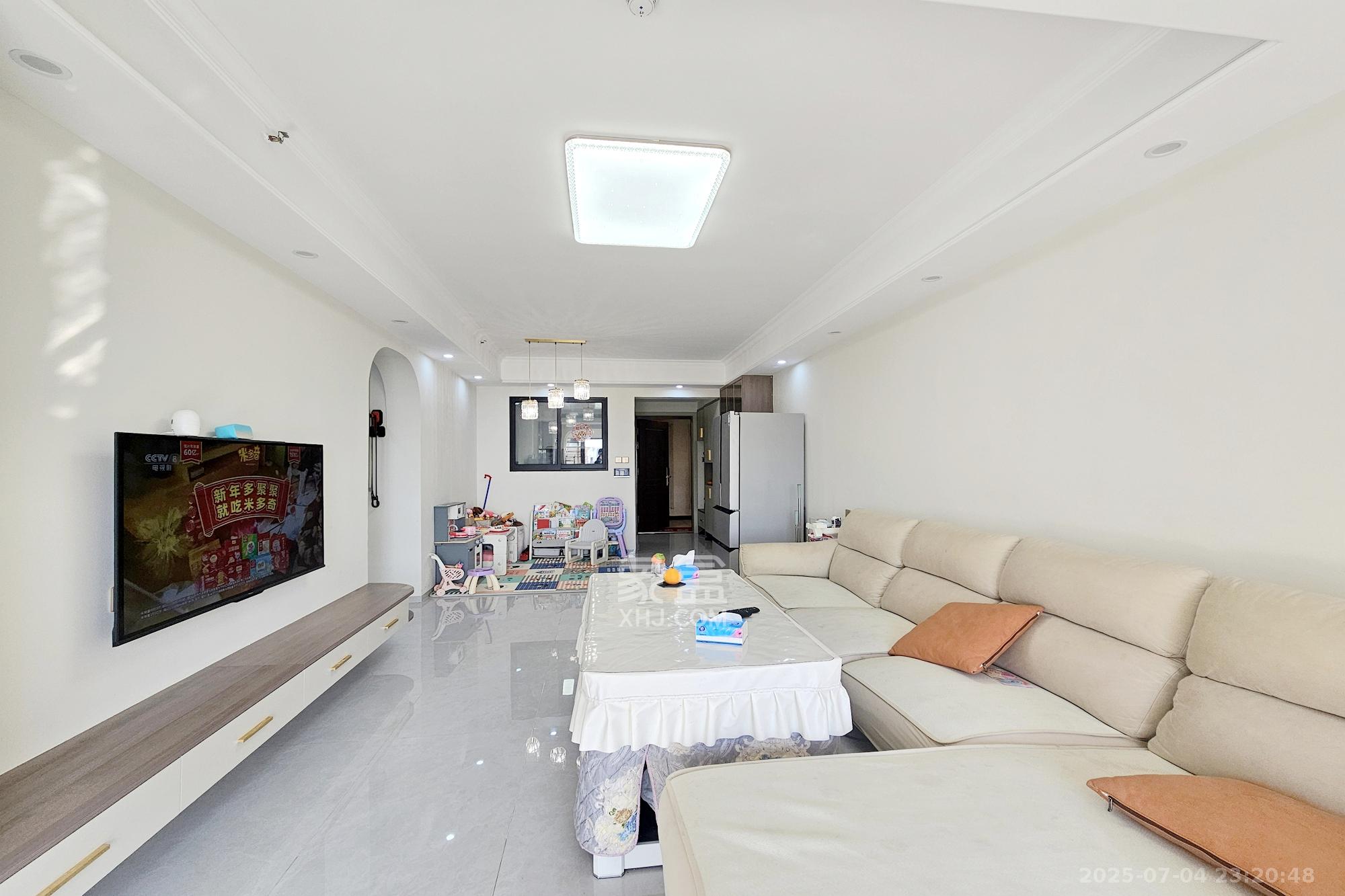 阳光城尚东湾凌云府 3室2厅2卫 123.0万 阳光城尚东湾凌云府 3室2厅2卫 123.0万客厅