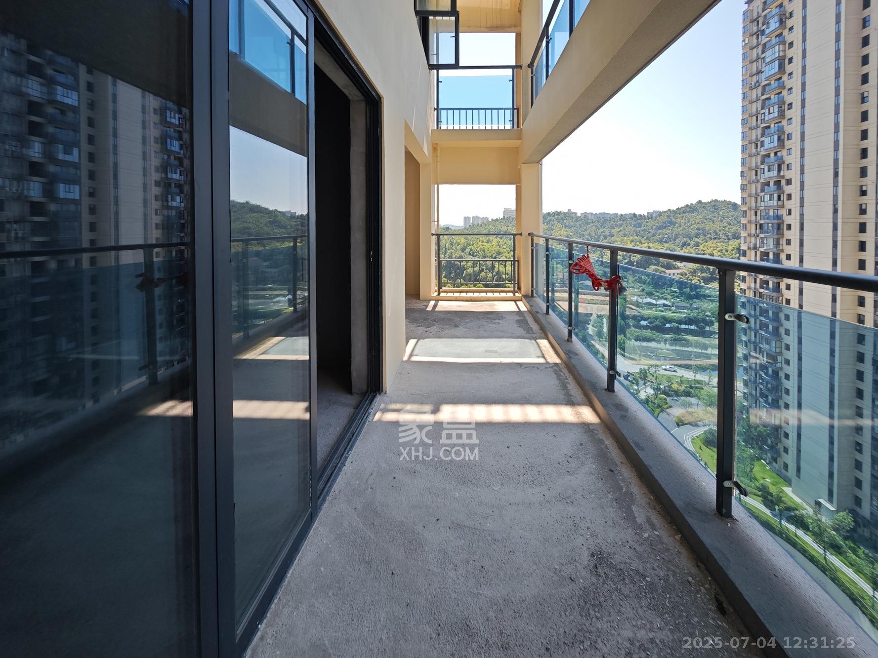 地铁中建江山玖樾  3室2厅2卫   128.00万阳台