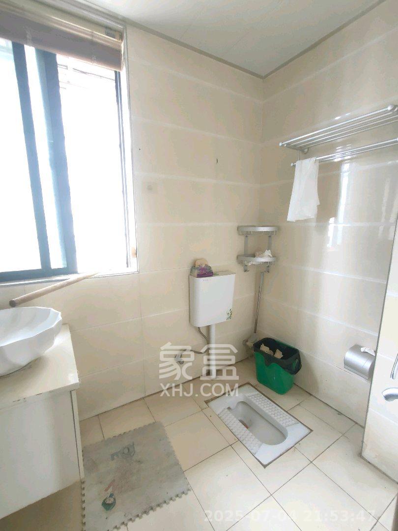 钰龙天下一期  4室2厅2卫   4500.00元/月室内图
