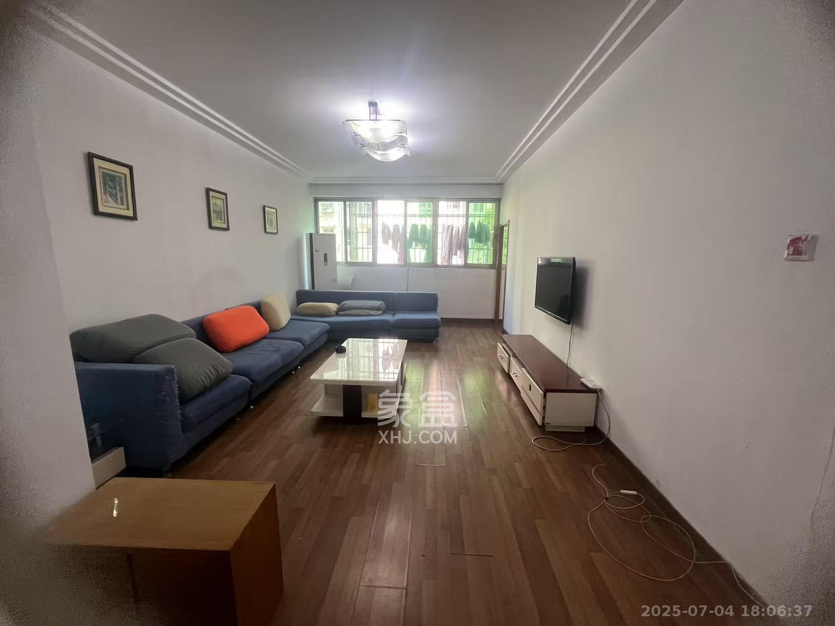 女子监狱单位宿舍  3室2厅2卫    2000.0元/月 女子监狱单位宿舍  3室2厅2卫    2000.0元/月