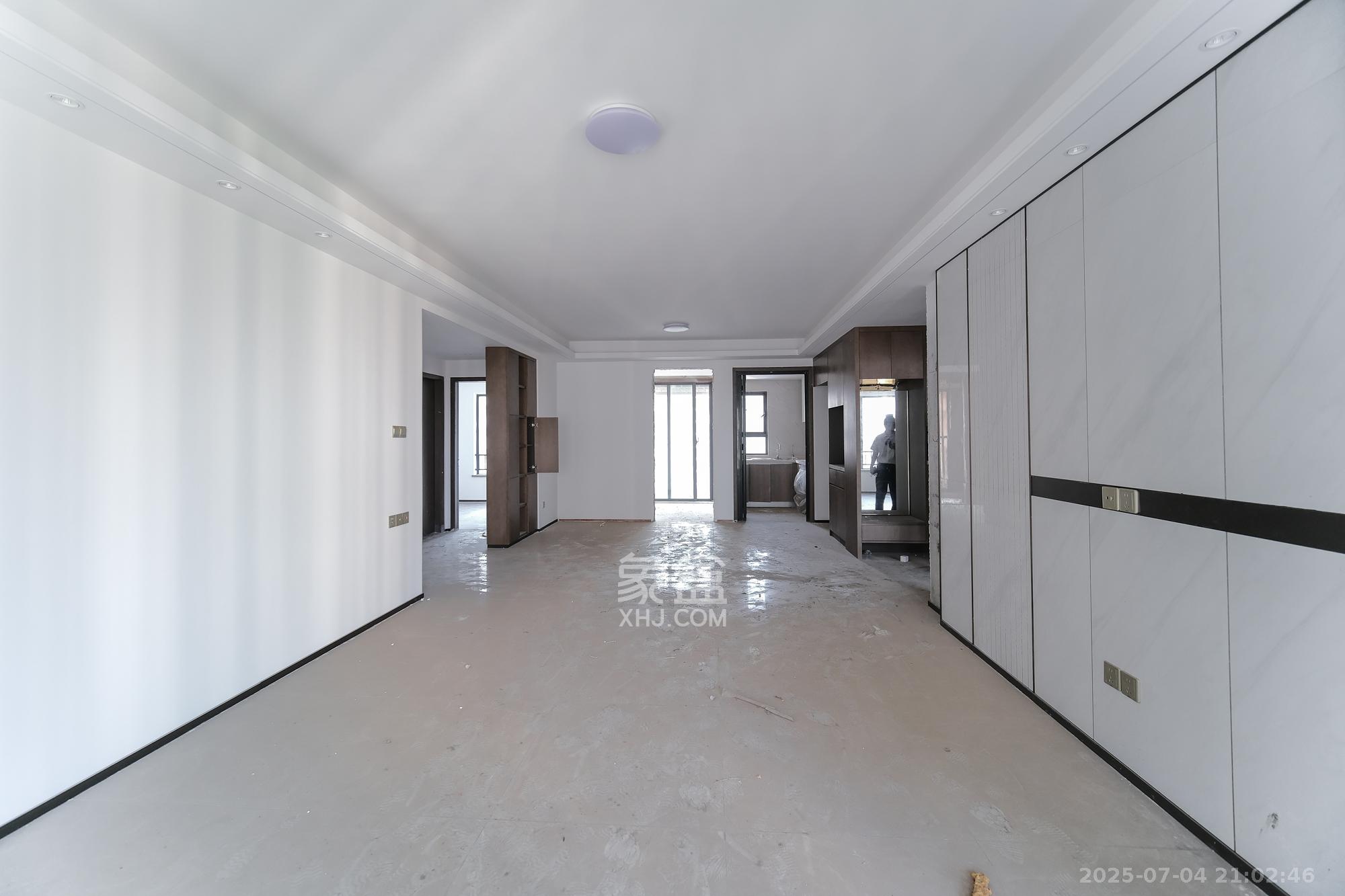 荣盛城  4室2厅2卫    120.0万客厅