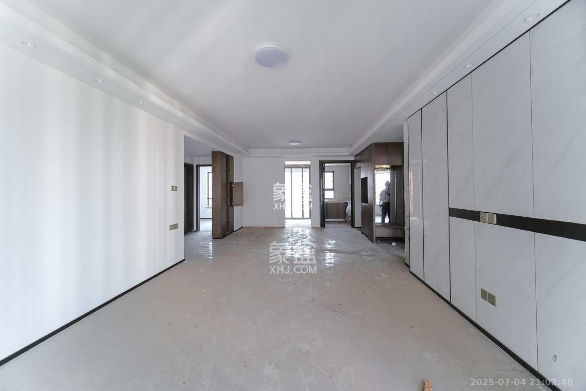 荣盛城  4室2厅2卫    120.0万 荣盛城  4室2厅2卫    120.0万客厅