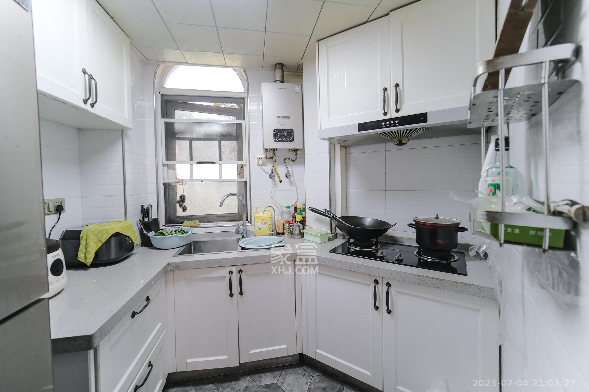 郡原居里  3室2厅1卫    88.8万 郡原居里  3室2厅1卫    88.8万厨房