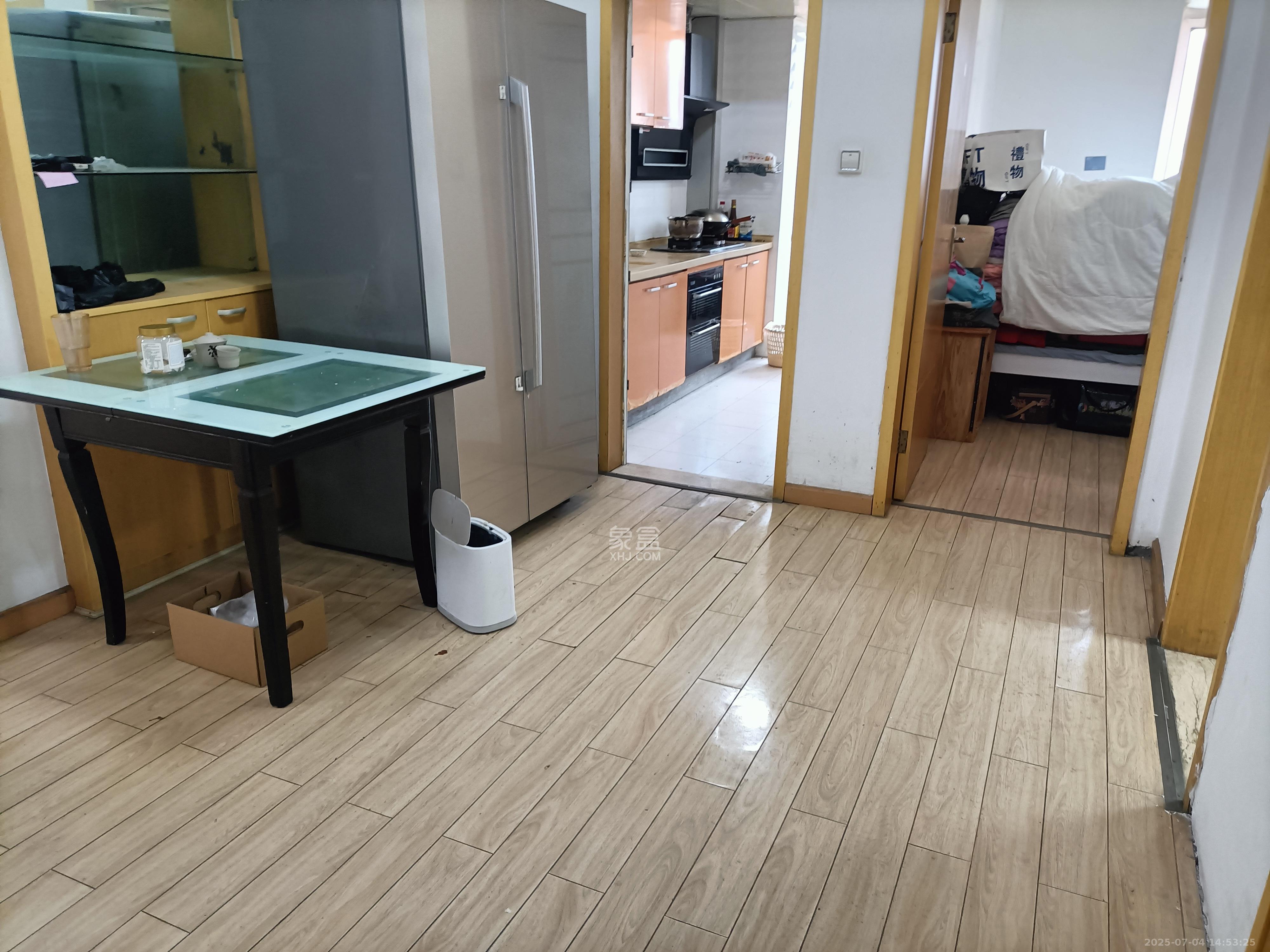 星蓝湾  3室1厅2卫   2700.00元/月室内图