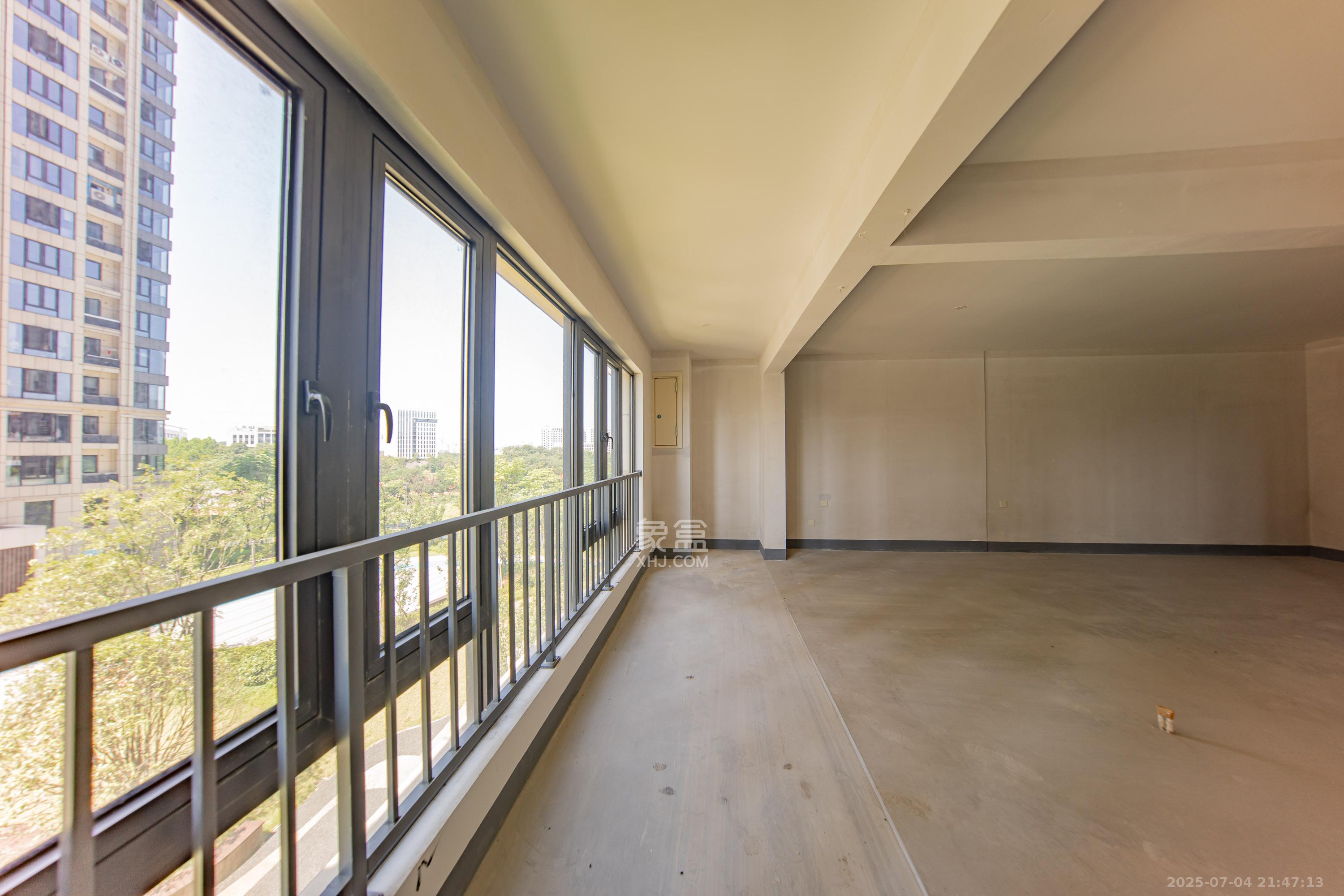 建投象山国际  1室0厅0卫   250.80万阳台