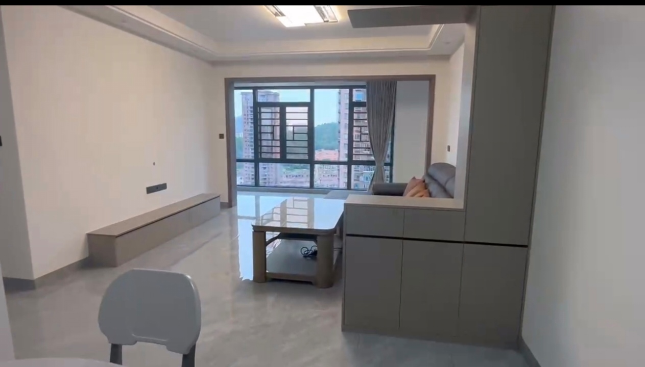 青春里  4室2厅2卫    128.0万客厅