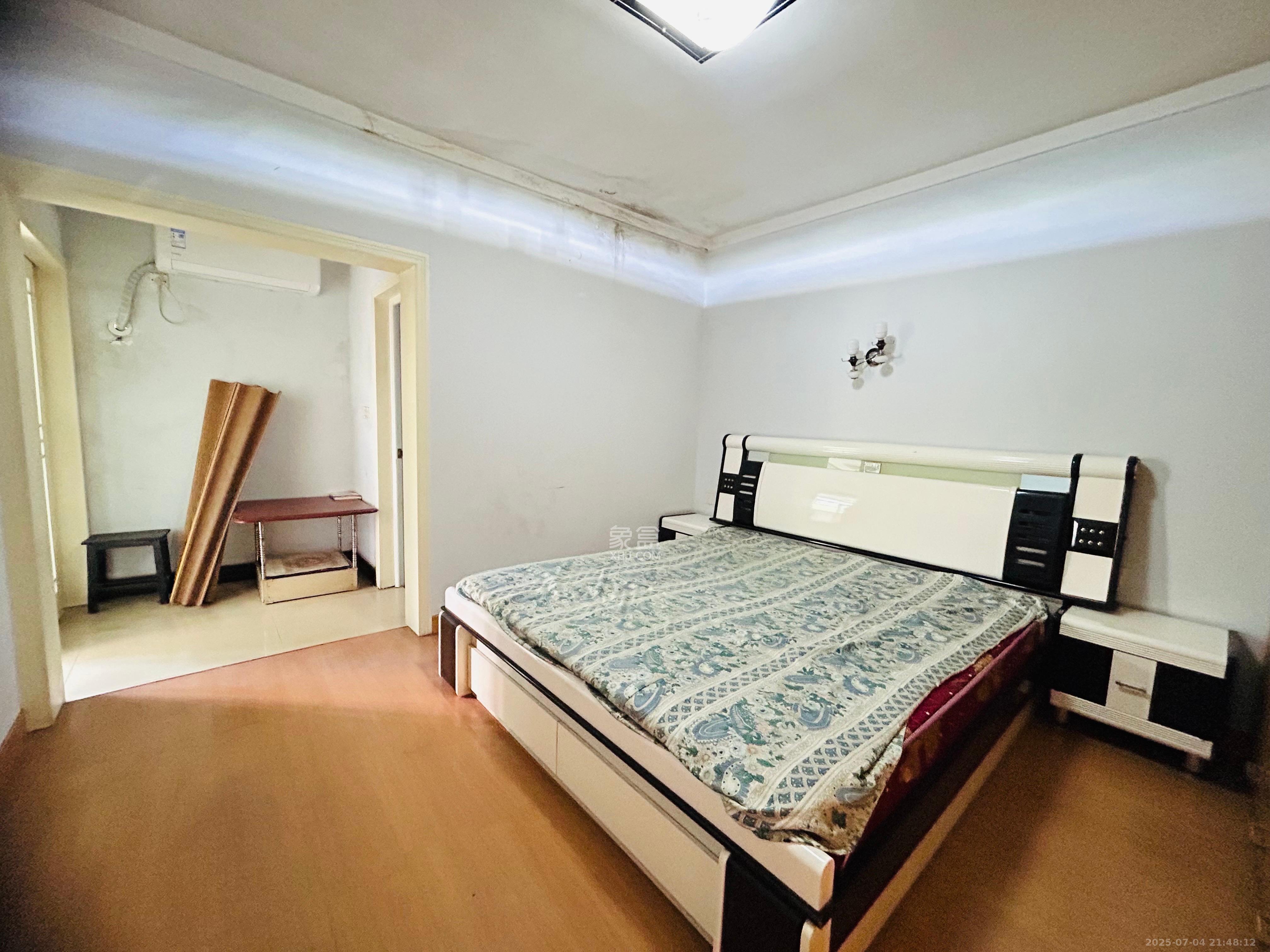 扫把塘宿舍  3室2厅2卫   2600.00元/月室内图