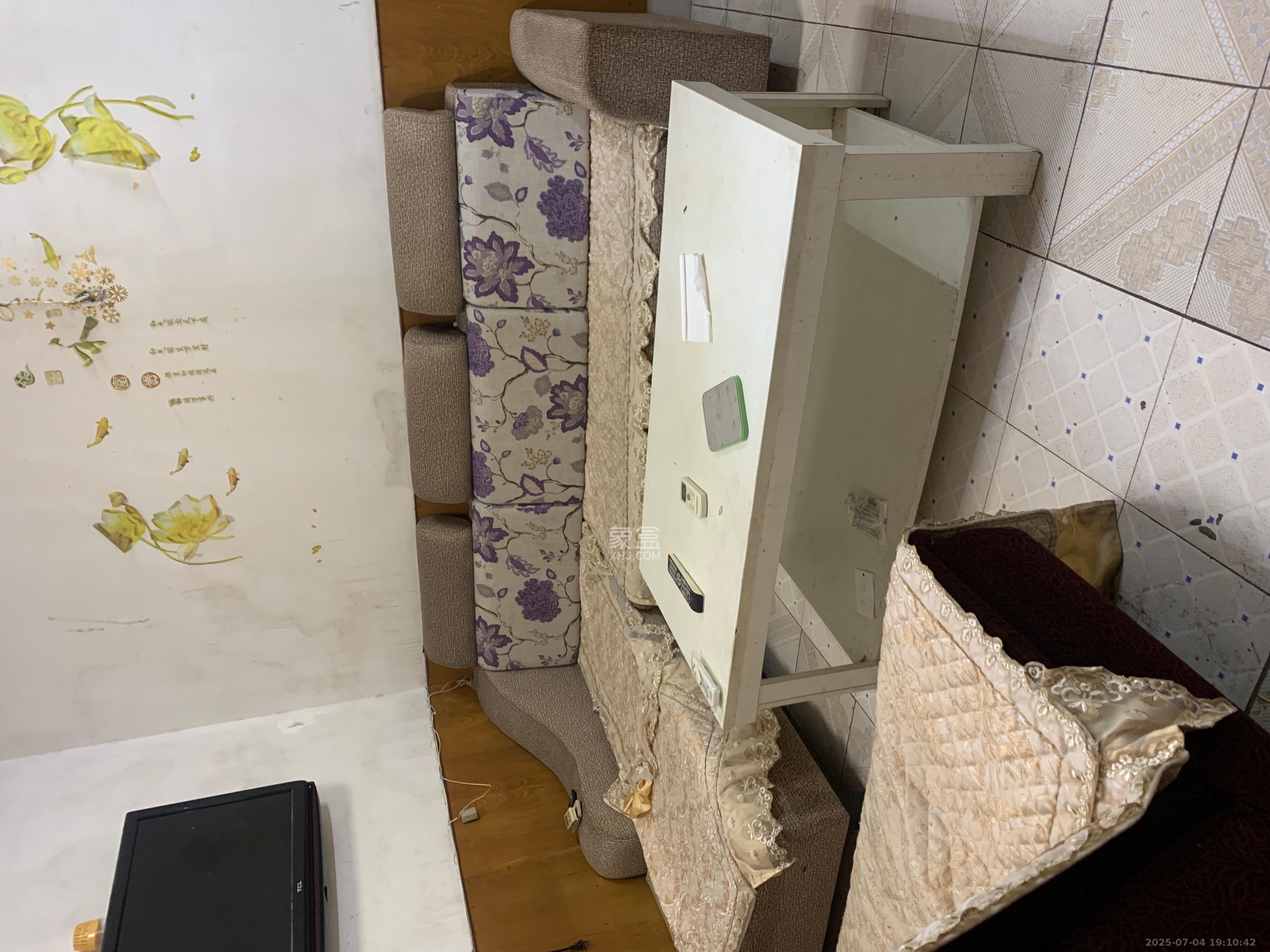 红花坡社区 2室1厅1卫 1300.0元/月 红花坡社区 2室1厅1卫 1300.0元/月室内图