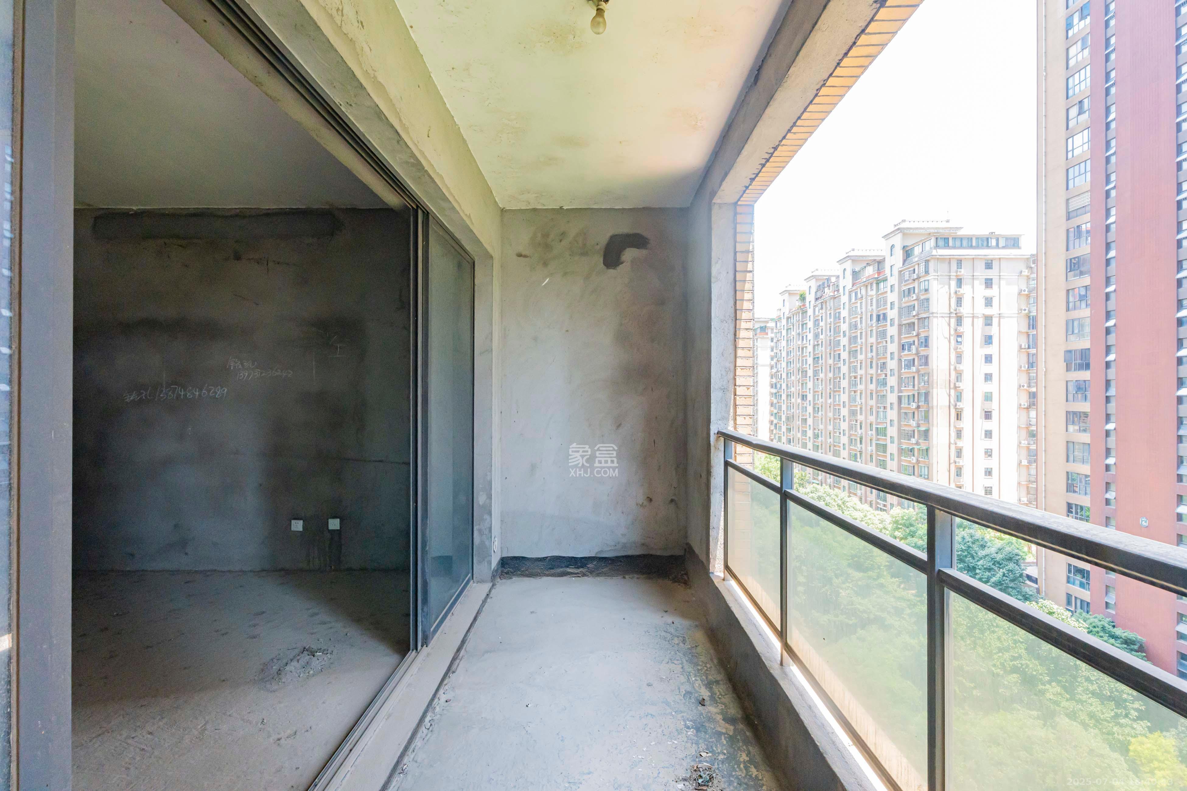 公园9号  4室2厅2卫    269.8万阳台