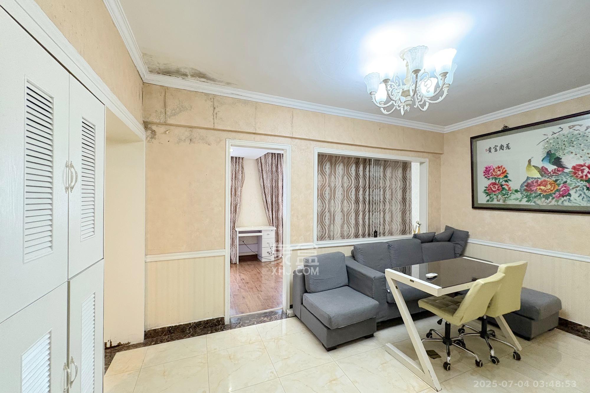 三兴公寓(三兴小区)  2室1厅1卫    48.0万 三兴公寓(三兴小区)  2室1厅1卫    48.0万客厅