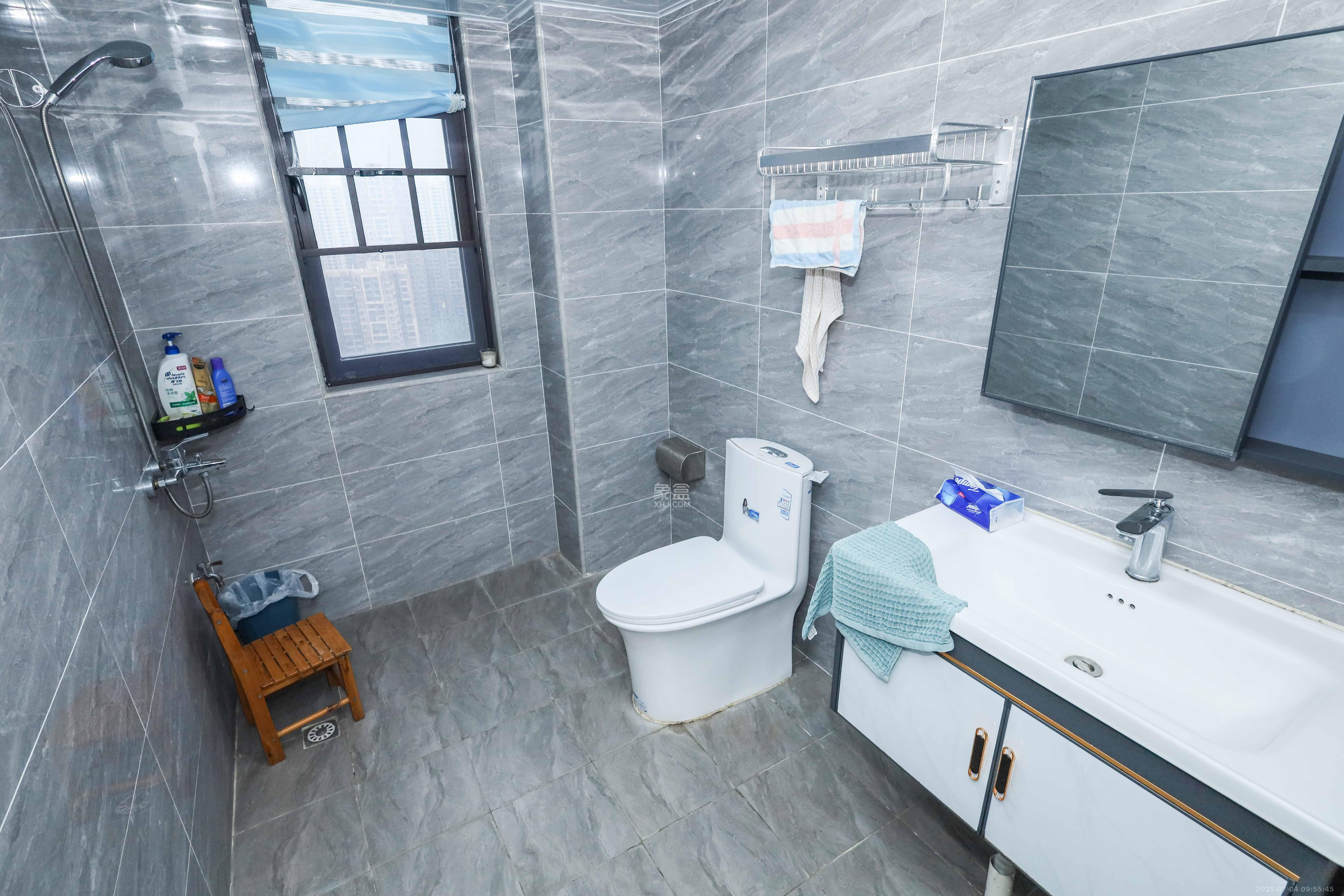 中国铁建梅溪青秀三期  4室2厅2卫    226.0万卫生间